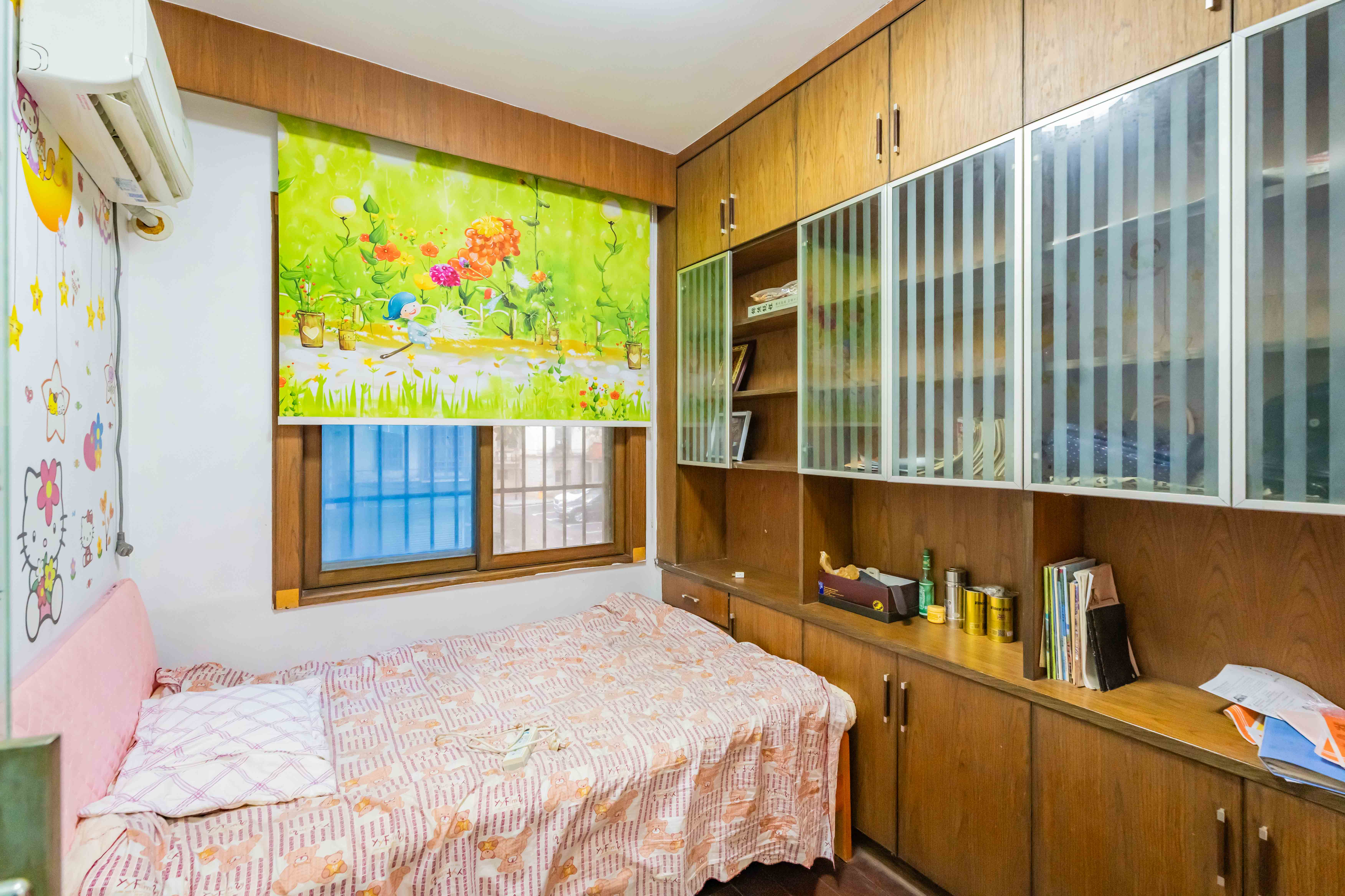 金帆小区  4室3厅1卫    90.0万 金帆小区  4室3厅1卫    90.0万卧室