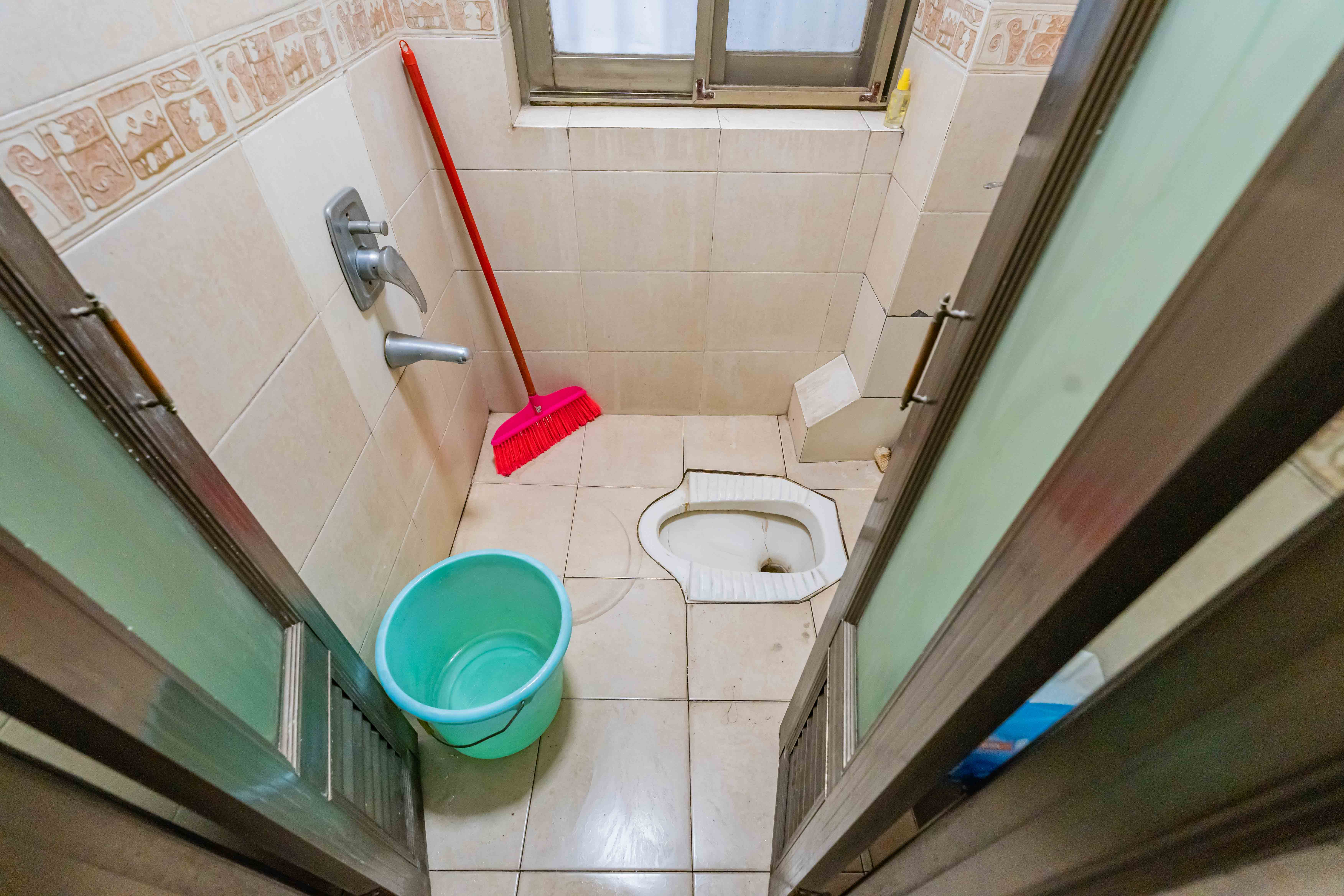 金帆小区  4室3厅1卫    90.0万 金帆小区  4室3厅1卫    90.0万卫生间