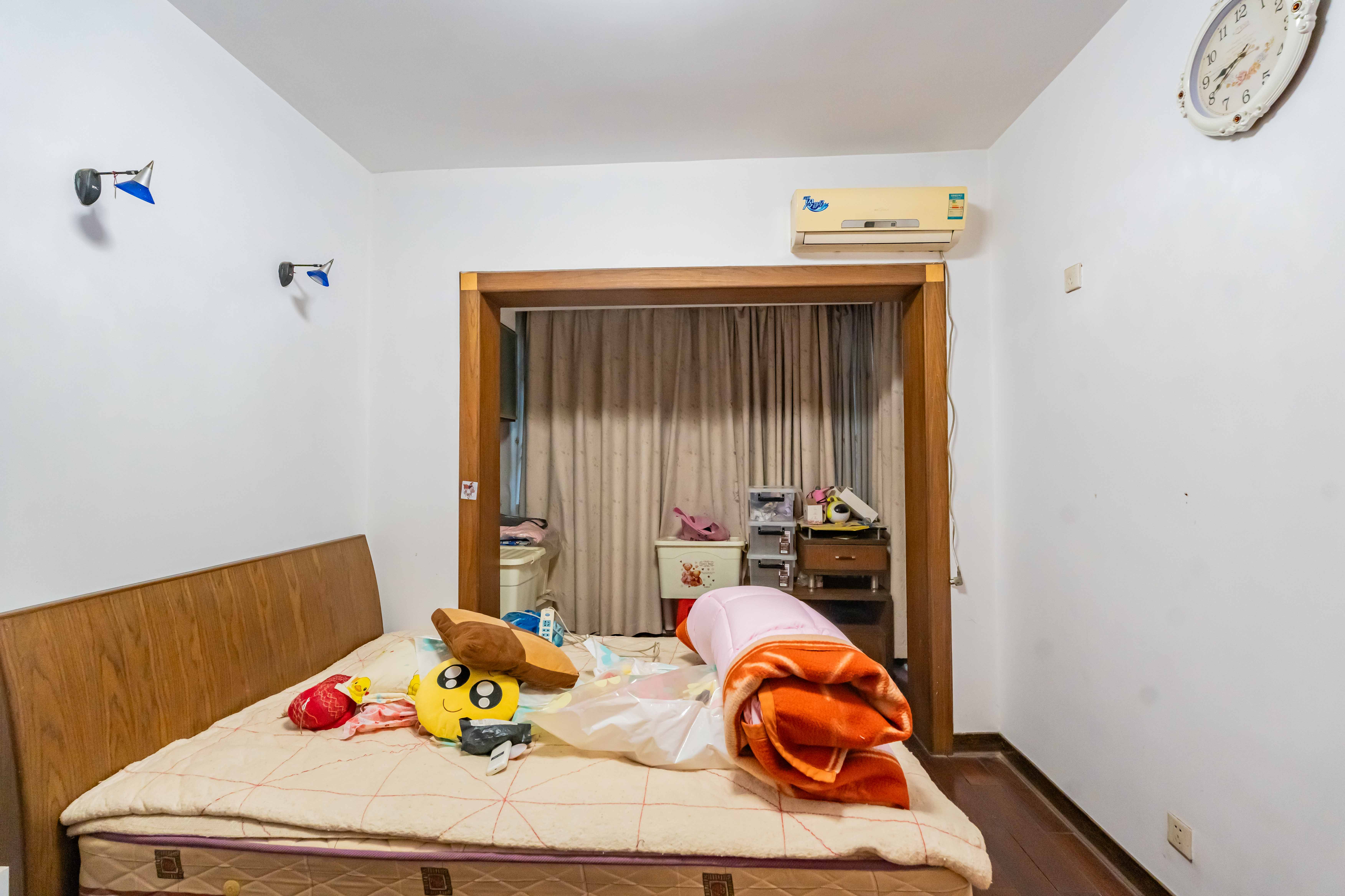 金帆小区  4室3厅1卫    90.0万 金帆小区  4室3厅1卫    90.0万卧室