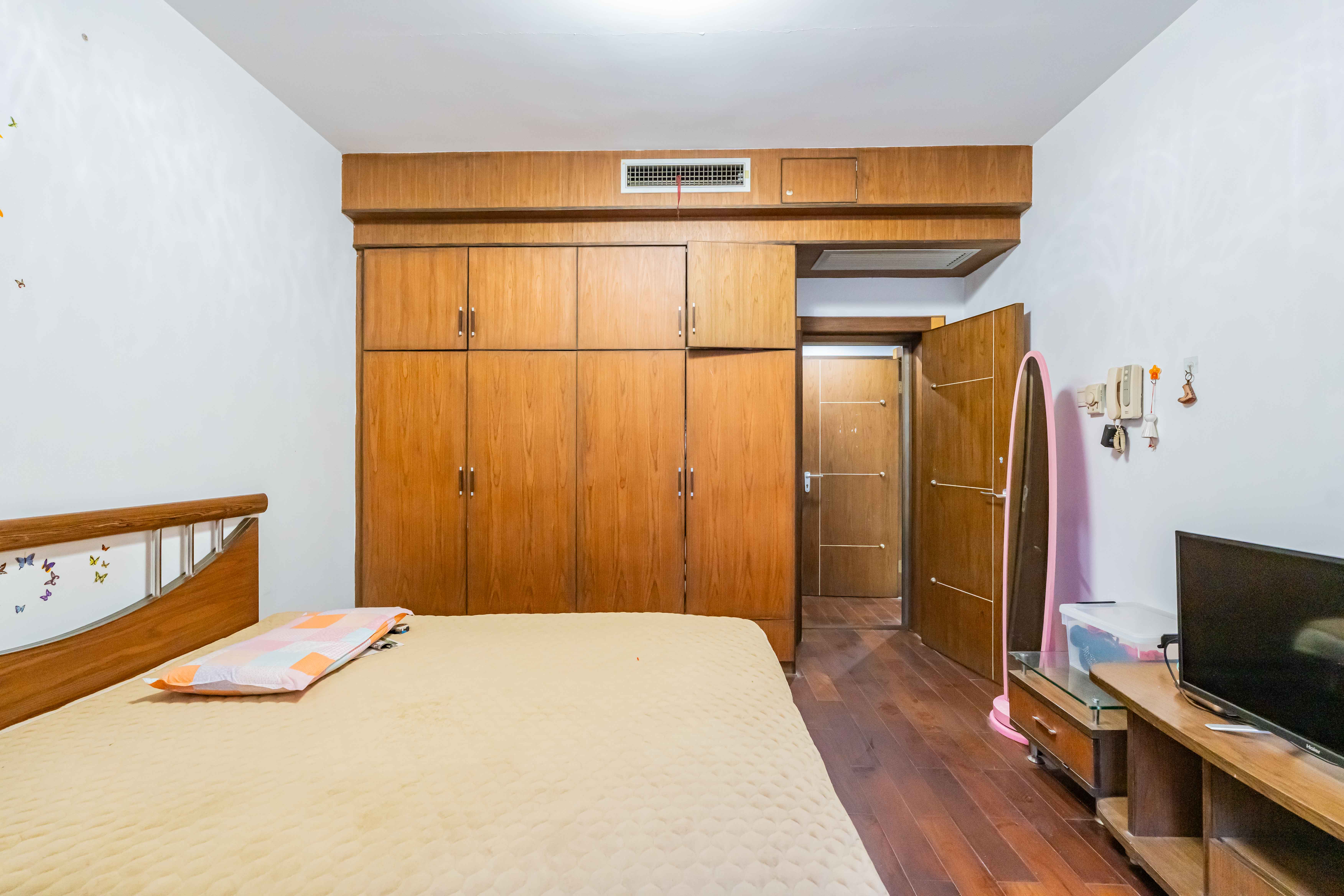 金帆小区  4室3厅1卫    90.0万 金帆小区  4室3厅1卫    90.0万卧室