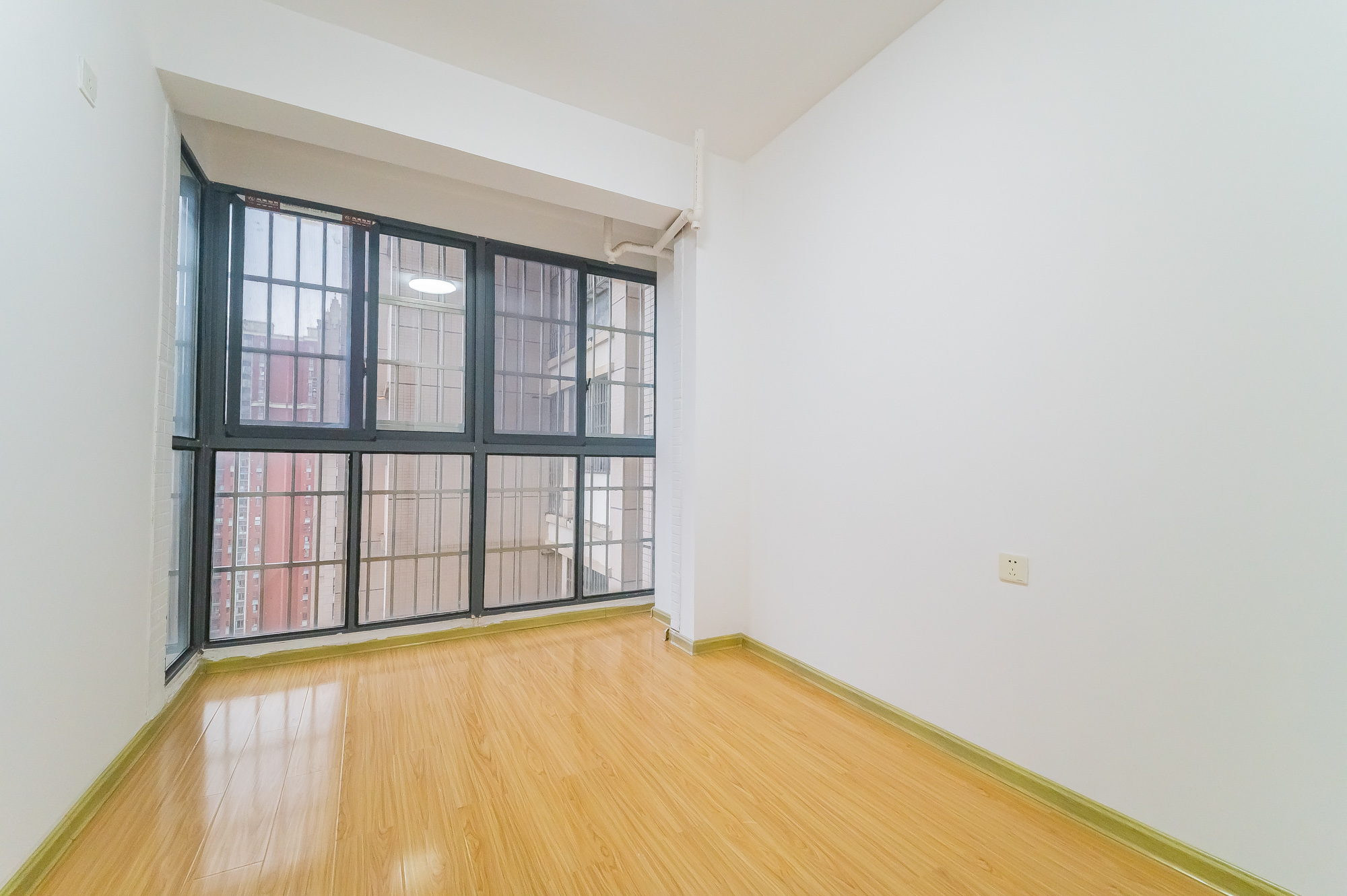 印山蓝色海岸  3室2厅1卫    68.8万 印山蓝色海岸  3室2厅1卫    68.8万卧室