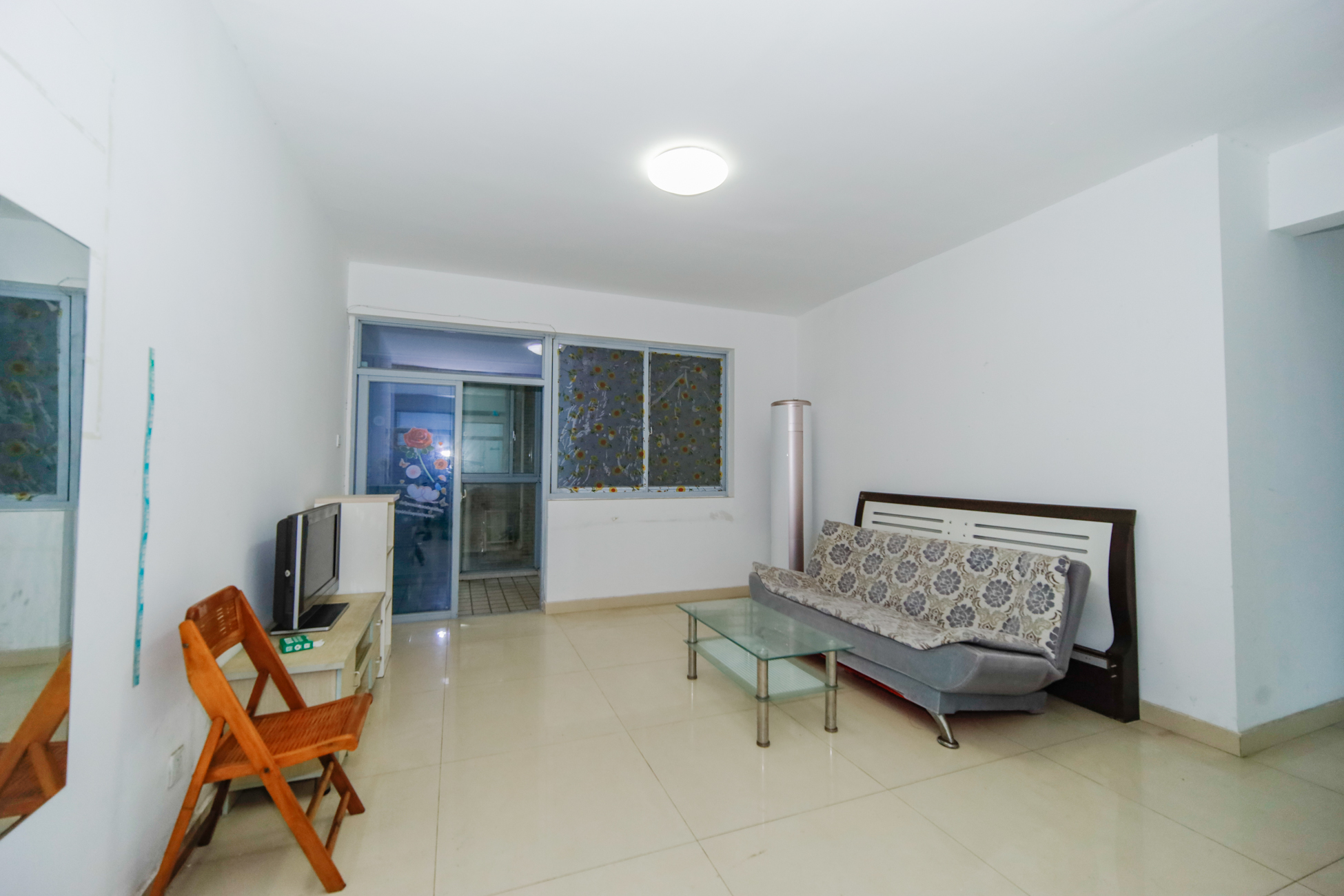 天天向上 3室2厅1卫 99.8万 天天向上 3室2厅1卫 99.8万客厅