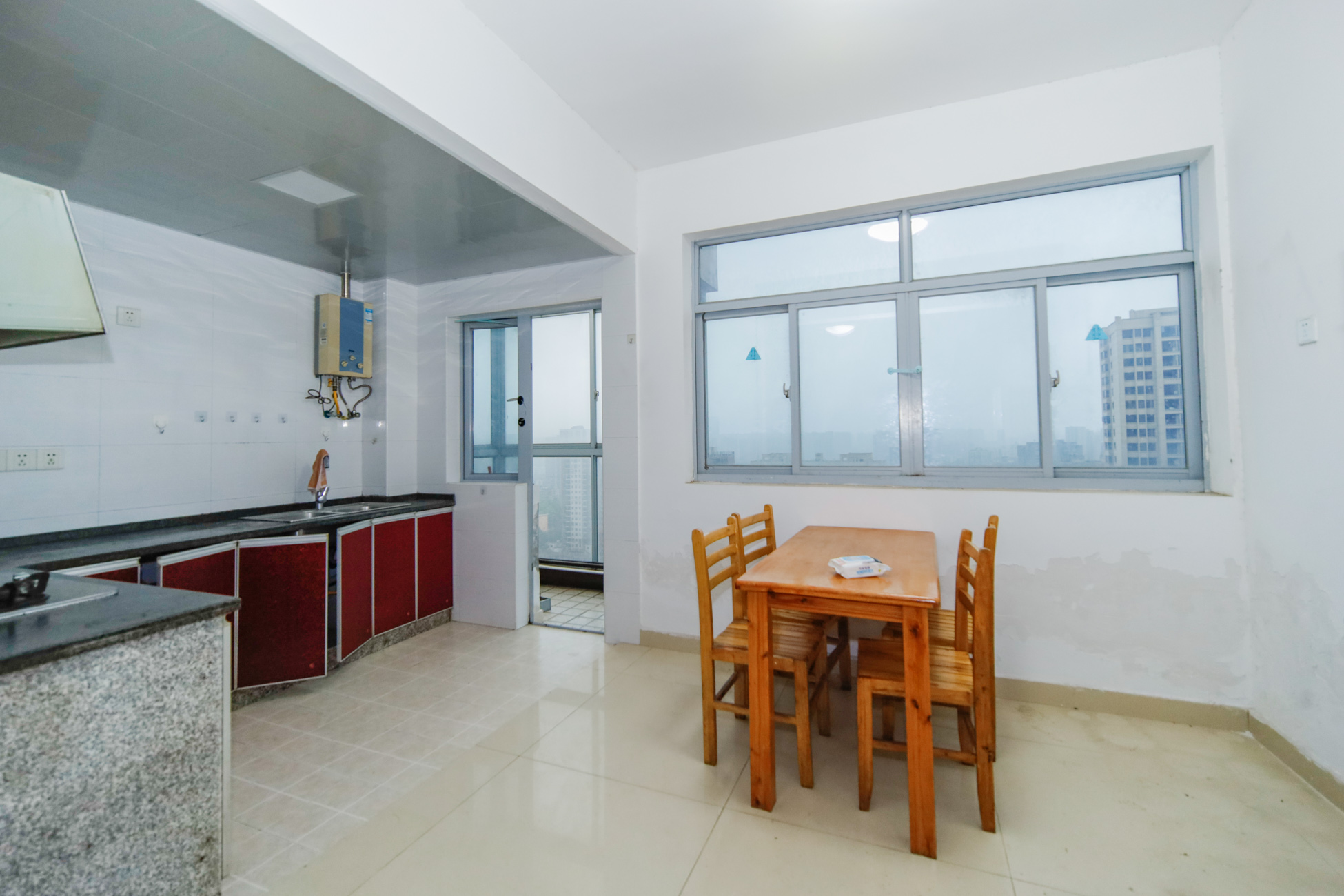 天天向上 3室2厅1卫 99.8万 天天向上 3室2厅1卫 99.8万客厅