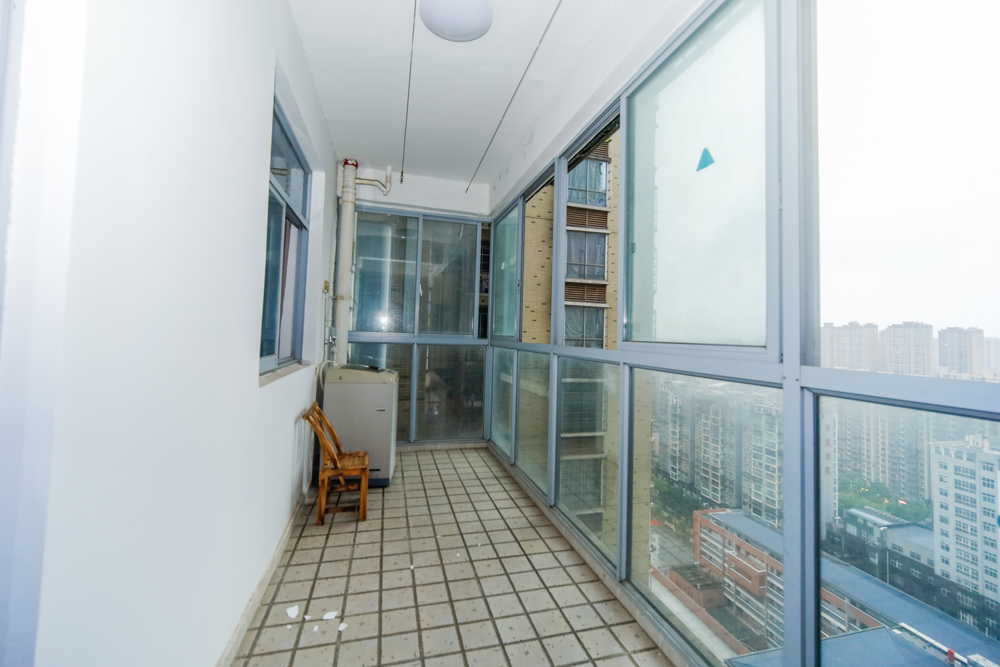 天天向上 3室2厅1卫 99.8万 天天向上 3室2厅1卫 99.8万阳台