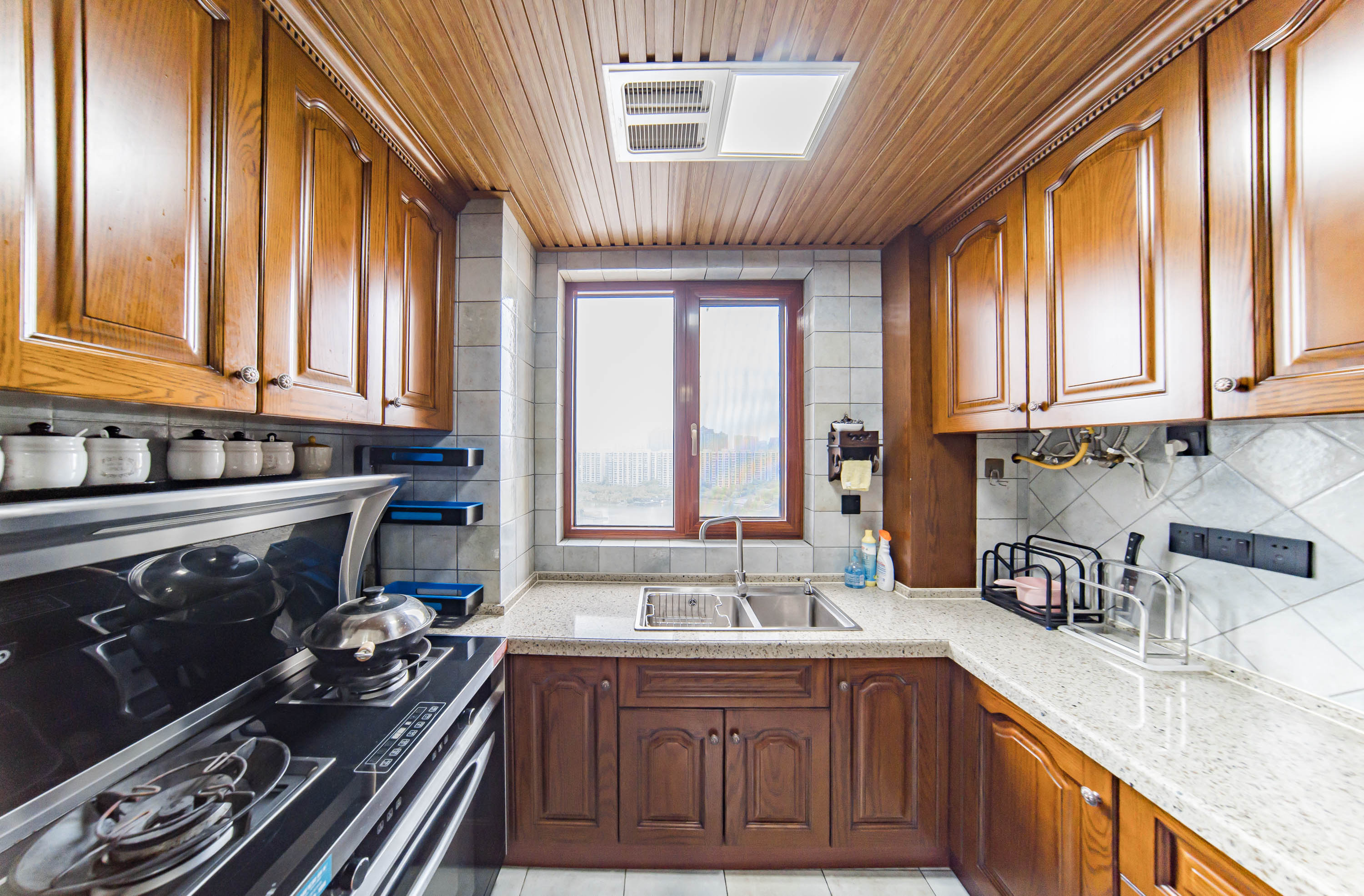 洋湖18克拉(旷远洋湖18克拉)  4室2厅2卫    160.0万 洋湖18克拉(旷远洋湖18克拉)  4室2厅2卫    160.0万厨房