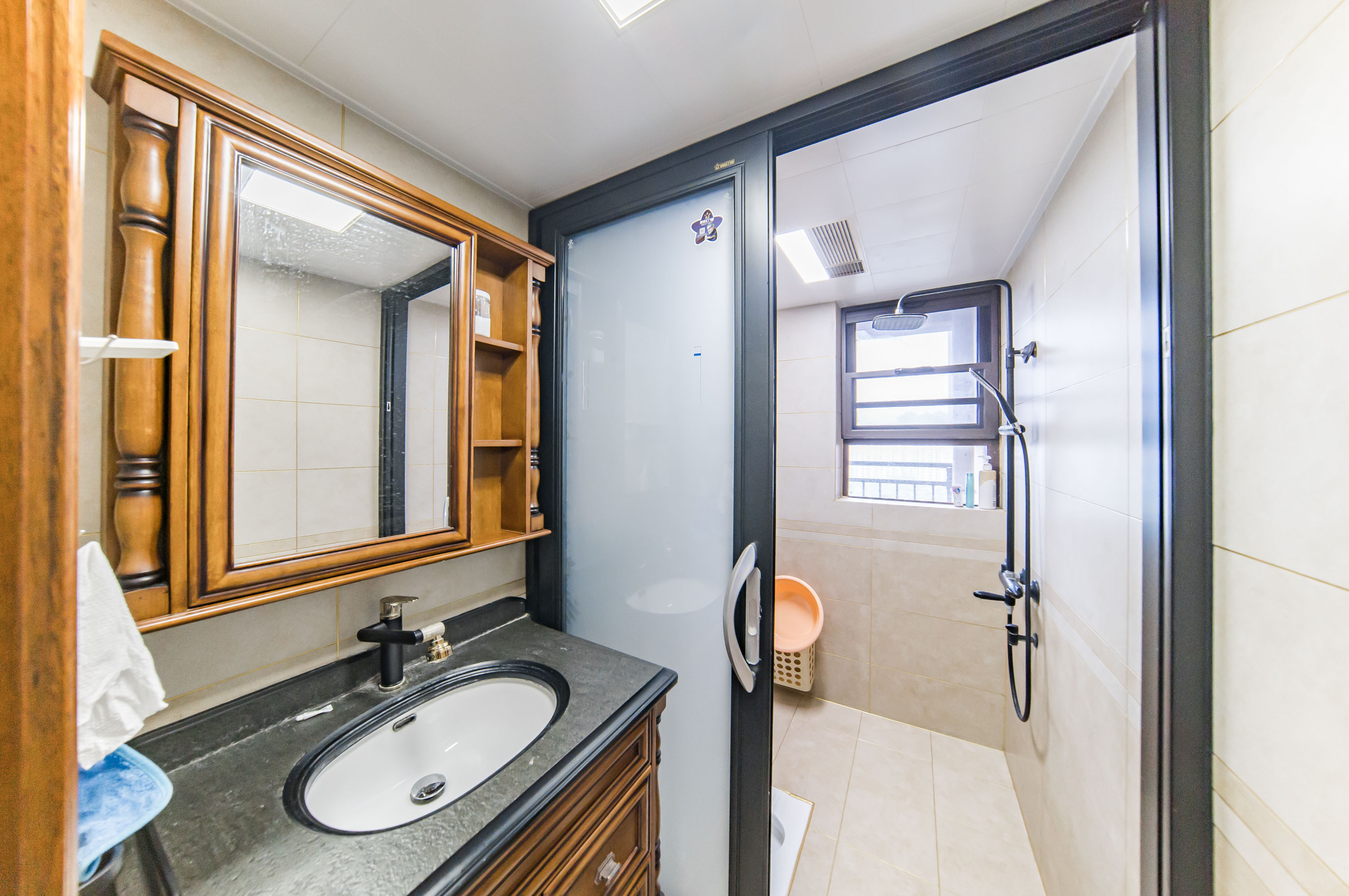 洋湖18克拉(旷远洋湖18克拉)  4室2厅2卫    160.0万 洋湖18克拉(旷远洋湖18克拉)  4室2厅2卫    160.0万卫生间