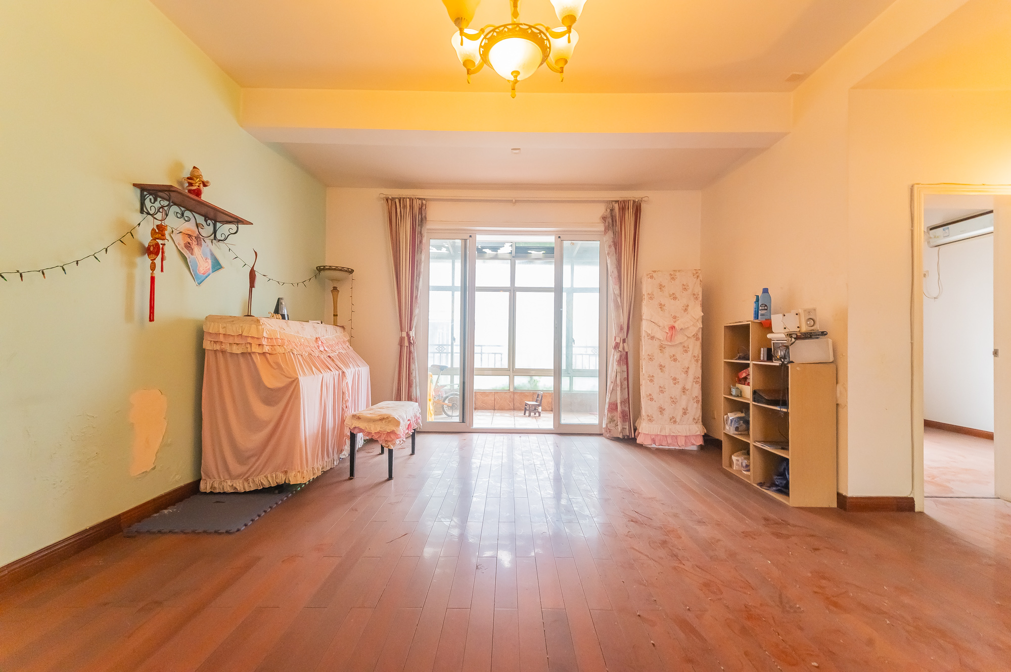 幸福里(幸福里一期) 5室2厅3卫 118.0万 幸福里(幸福里一期) 5室2厅3卫 118.0万客厅