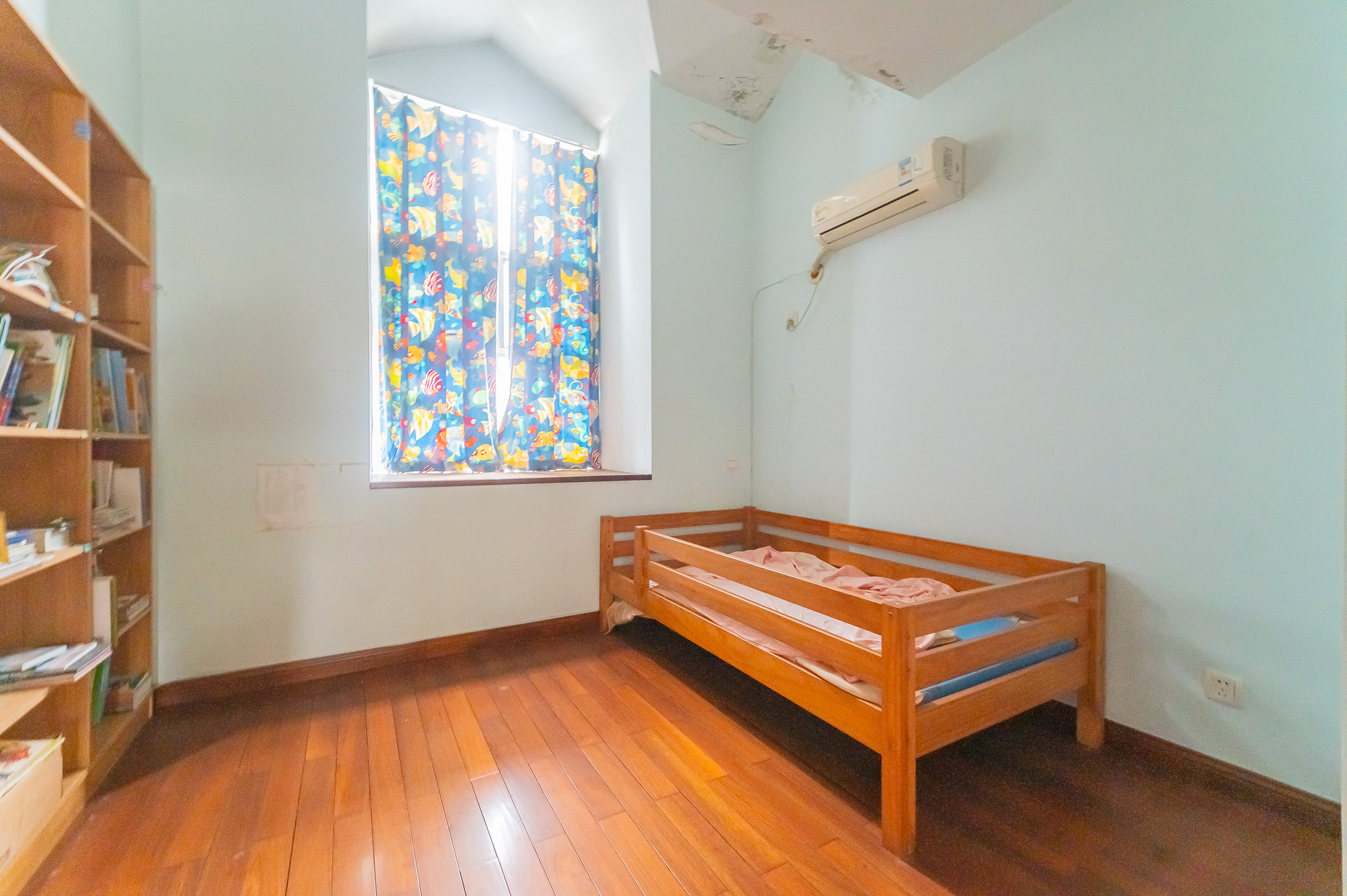 幸福里(幸福里一期) 5室2厅3卫 118.0万 幸福里(幸福里一期) 5室2厅3卫 118.0万卧室