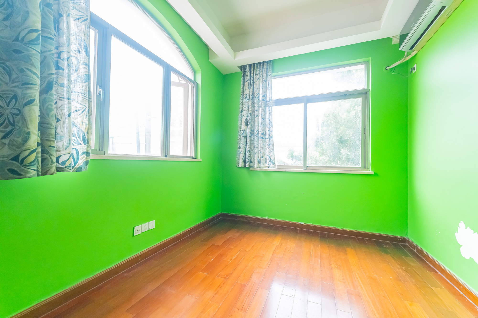 碧桂园威尼斯城 5室3厅3卫 628.8万 碧桂园威尼斯城 5室3厅3卫 628.8万卧室