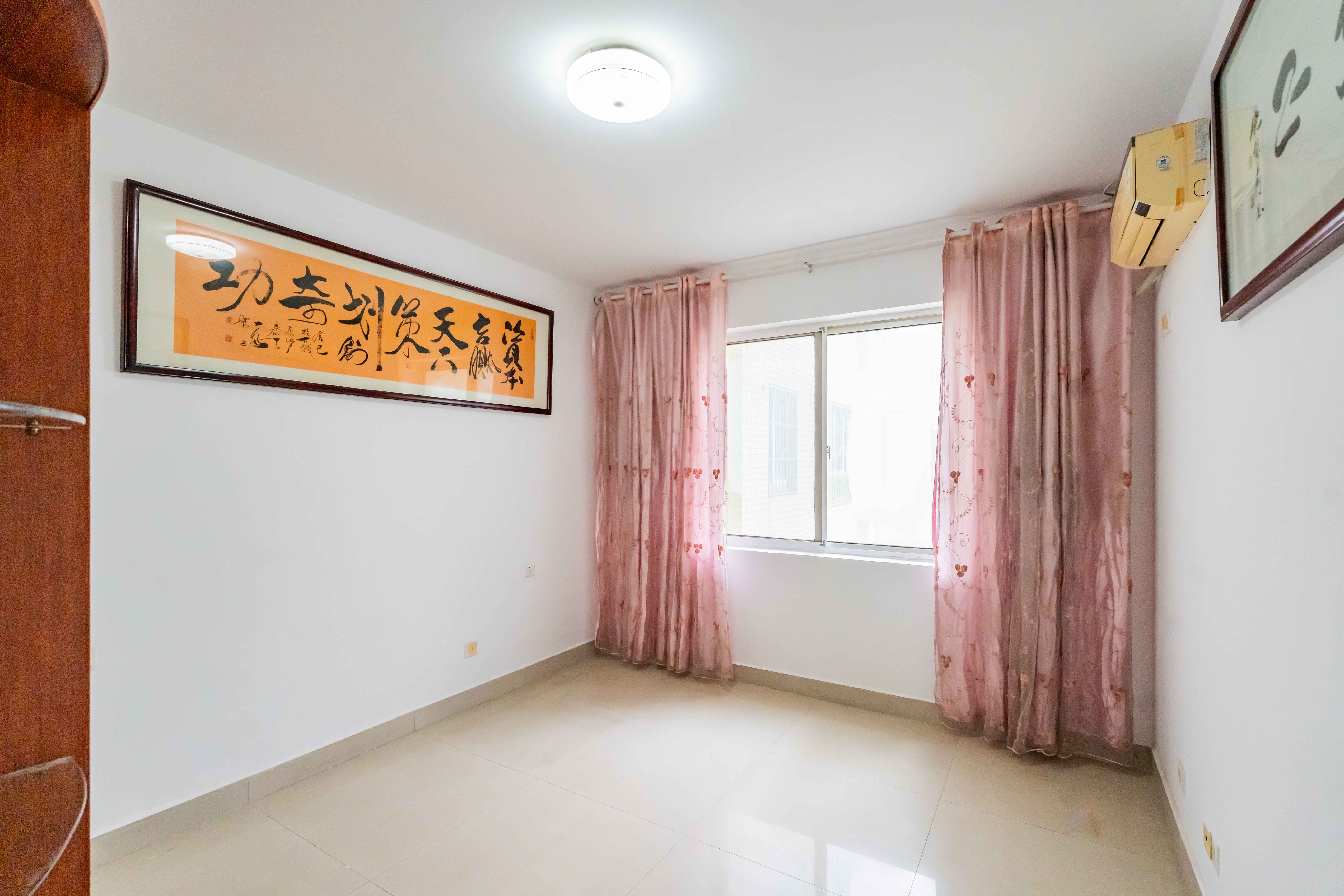 四季美景三期（四季美景水木轩）  4室2厅1卫   138.00万卧室