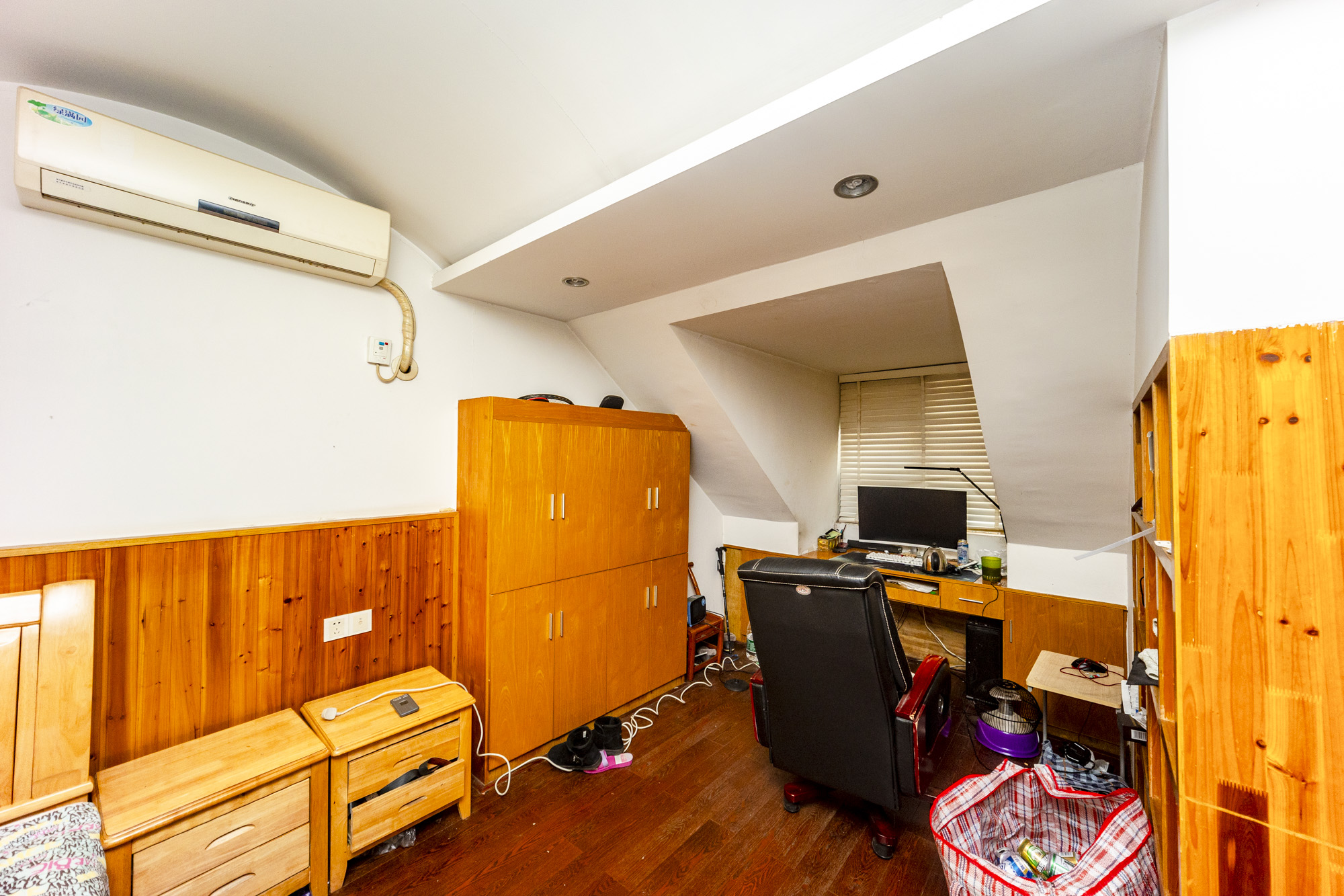 金域南外滩（望江佳园）  3室2厅1卫    180.0万其他