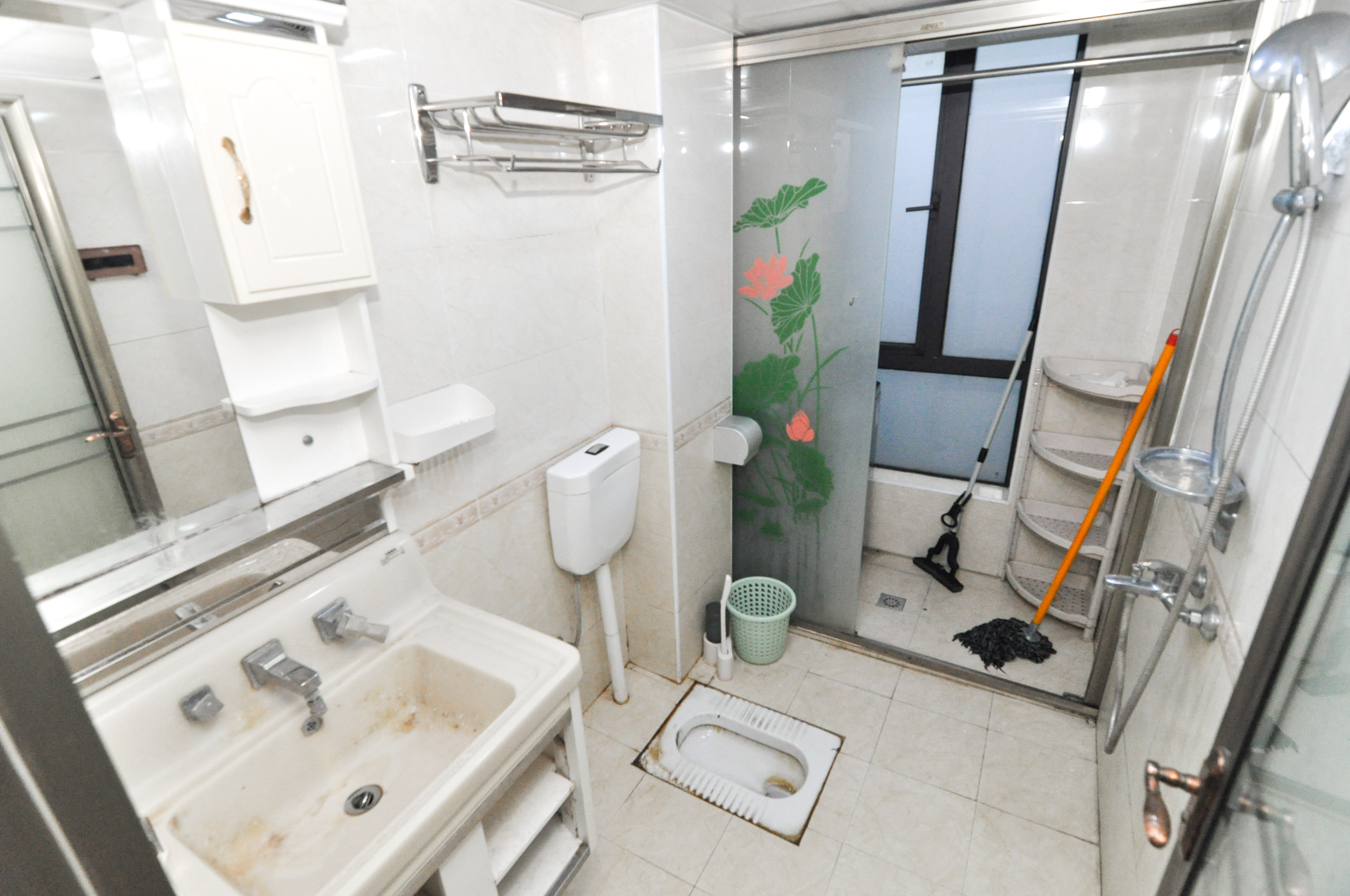 达美D6区  1室1厅1卫   39.00万卫生间
