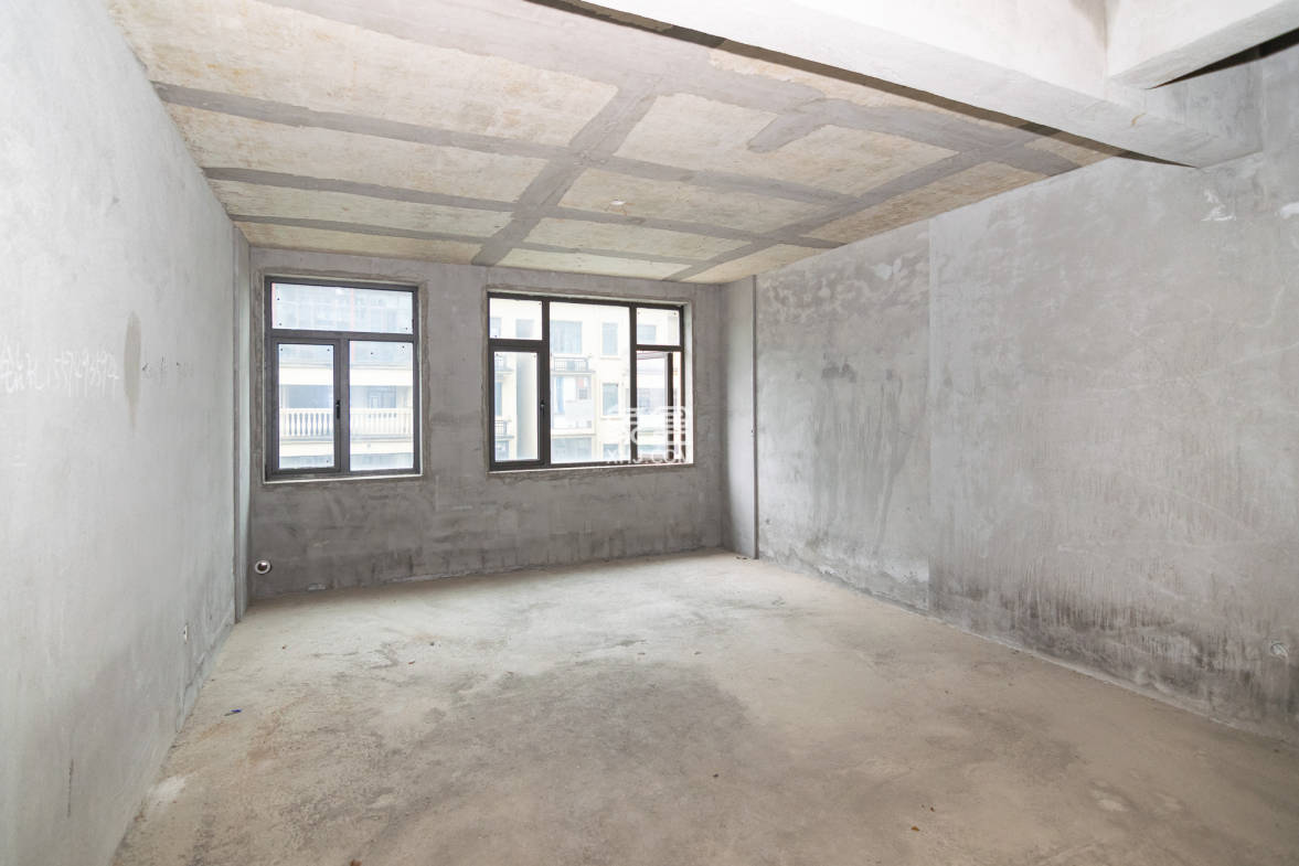 润和紫郡一期 5室2厅2卫 210.0万 润和紫郡一期 5室2厅2卫 210.0万客厅