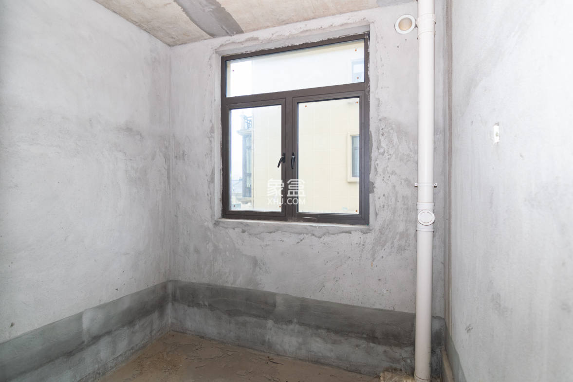 润和紫郡一期 5室2厅2卫 210.0万 润和紫郡一期 5室2厅2卫 210.0万卫生间