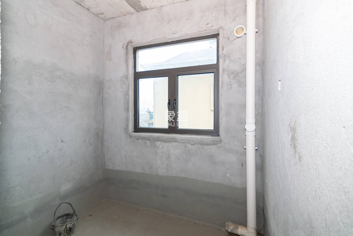 润和紫郡一期 5室2厅2卫 210.0万 润和紫郡一期 5室2厅2卫 210.0万卫生间