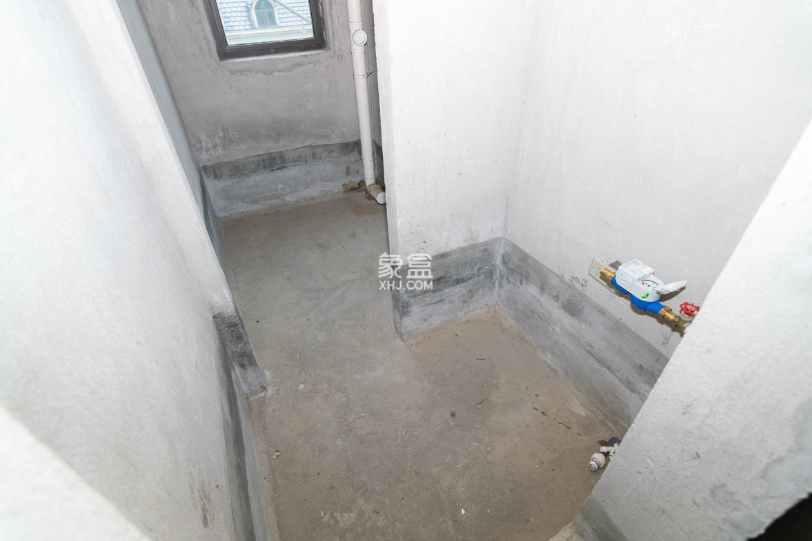 润和紫郡一期 5室2厅2卫 210.0万 润和紫郡一期 5室2厅2卫 210.0万卫生间