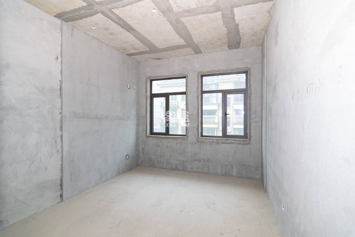 润和紫郡一期 5室2厅2卫 210.0万 润和紫郡一期 5室2厅2卫 210.0万卧室