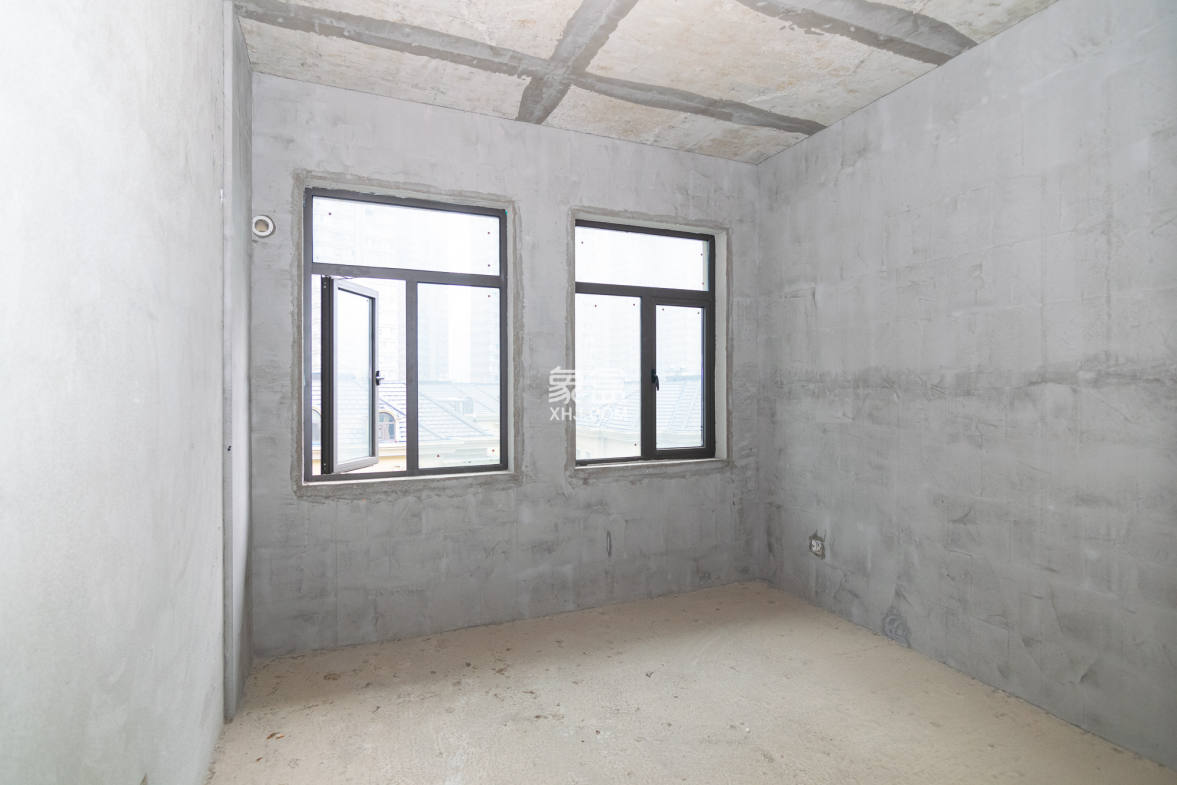 润和紫郡一期 5室2厅2卫 210.0万 润和紫郡一期 5室2厅2卫 210.0万卧室