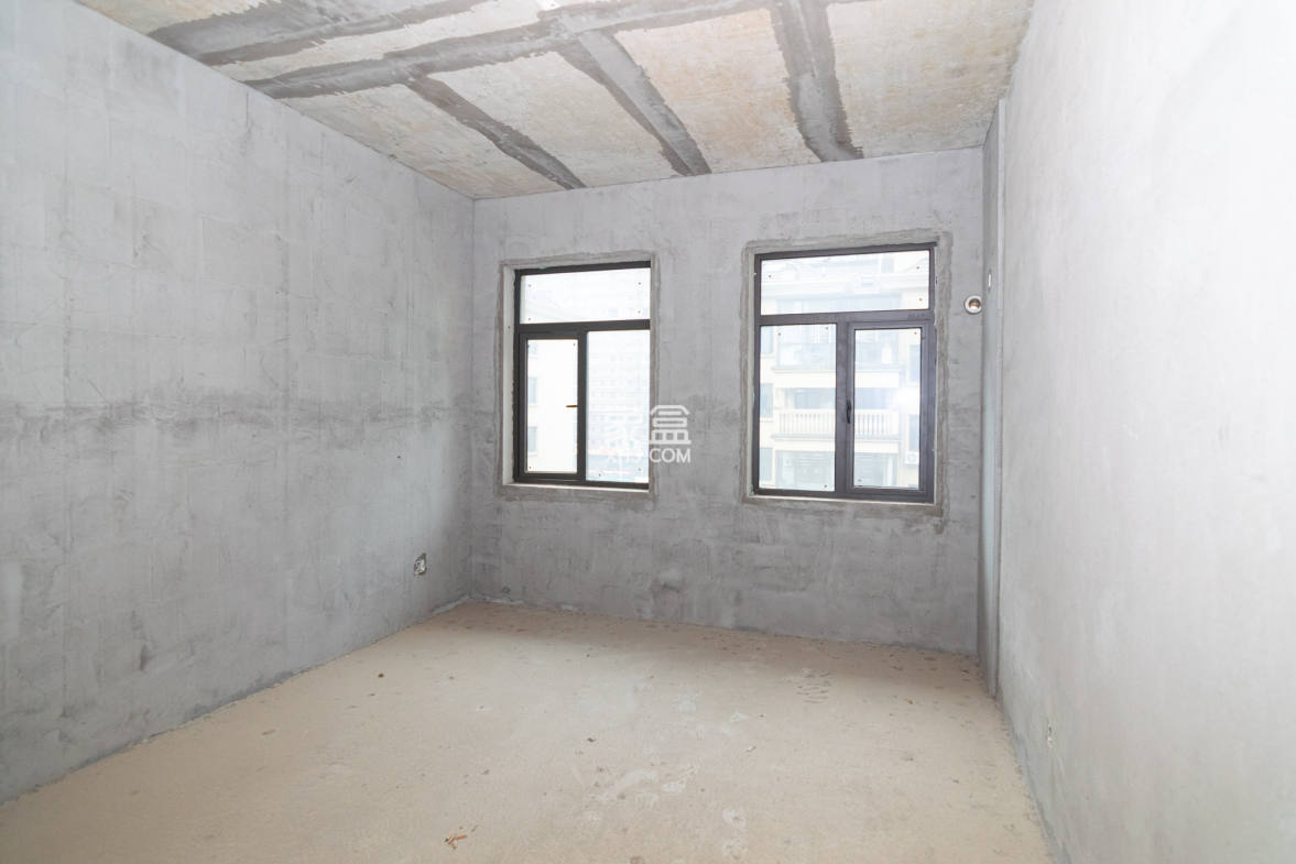 润和紫郡一期 5室2厅2卫 210.0万 润和紫郡一期 5室2厅2卫 210.0万卧室