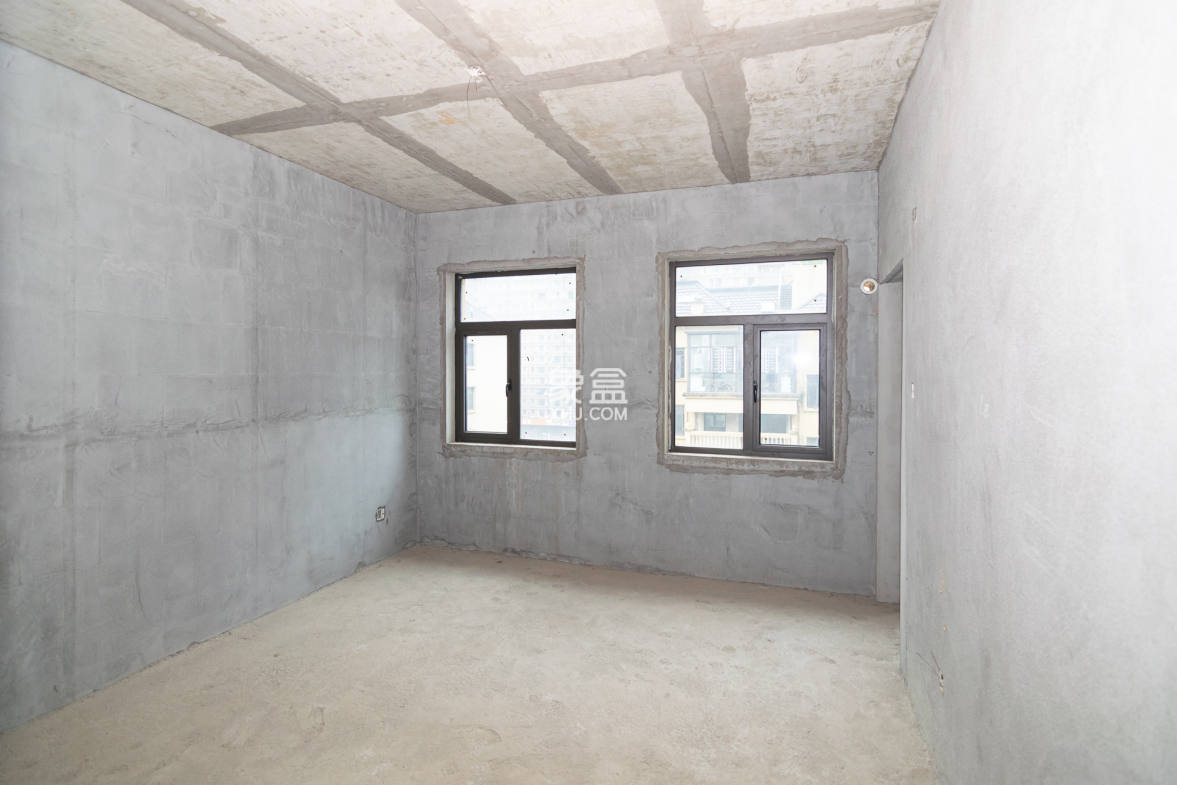 润和紫郡一期 5室2厅2卫 210.0万 润和紫郡一期 5室2厅2卫 210.0万卧室