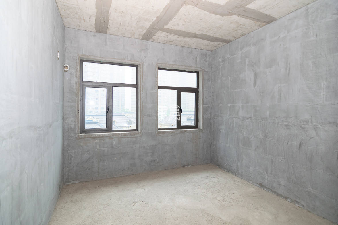 润和紫郡一期 5室2厅2卫 210.0万 润和紫郡一期 5室2厅2卫 210.0万卧室