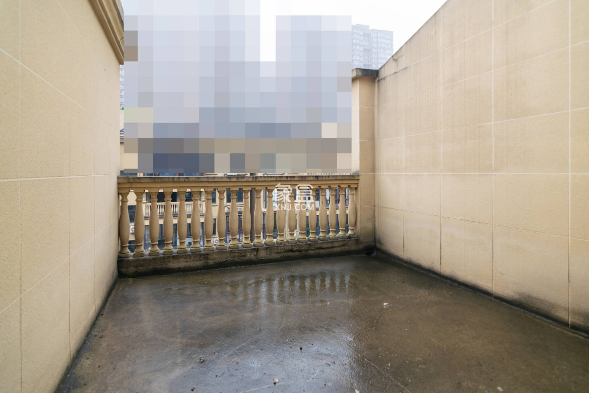 润和紫郡一期 5室2厅2卫 210.0万 润和紫郡一期 5室2厅2卫 210.0万阳台