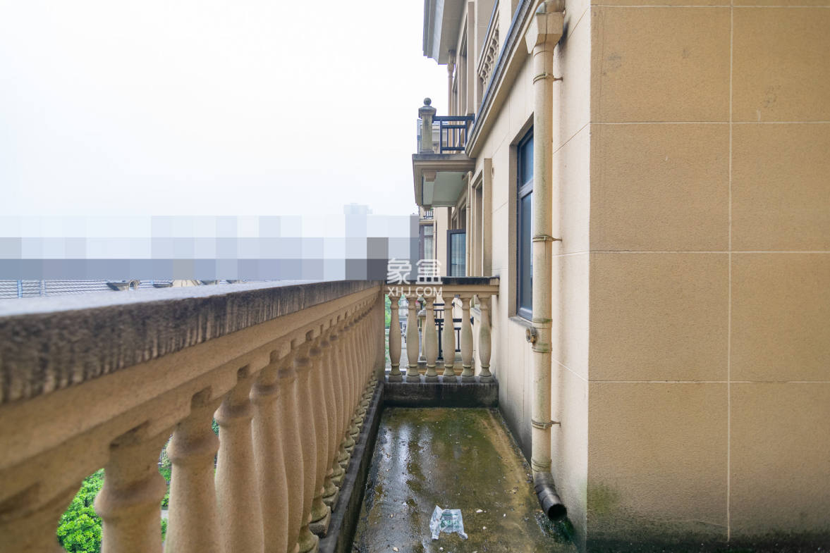 润和紫郡一期 5室2厅2卫 210.0万 润和紫郡一期 5室2厅2卫 210.0万阳台