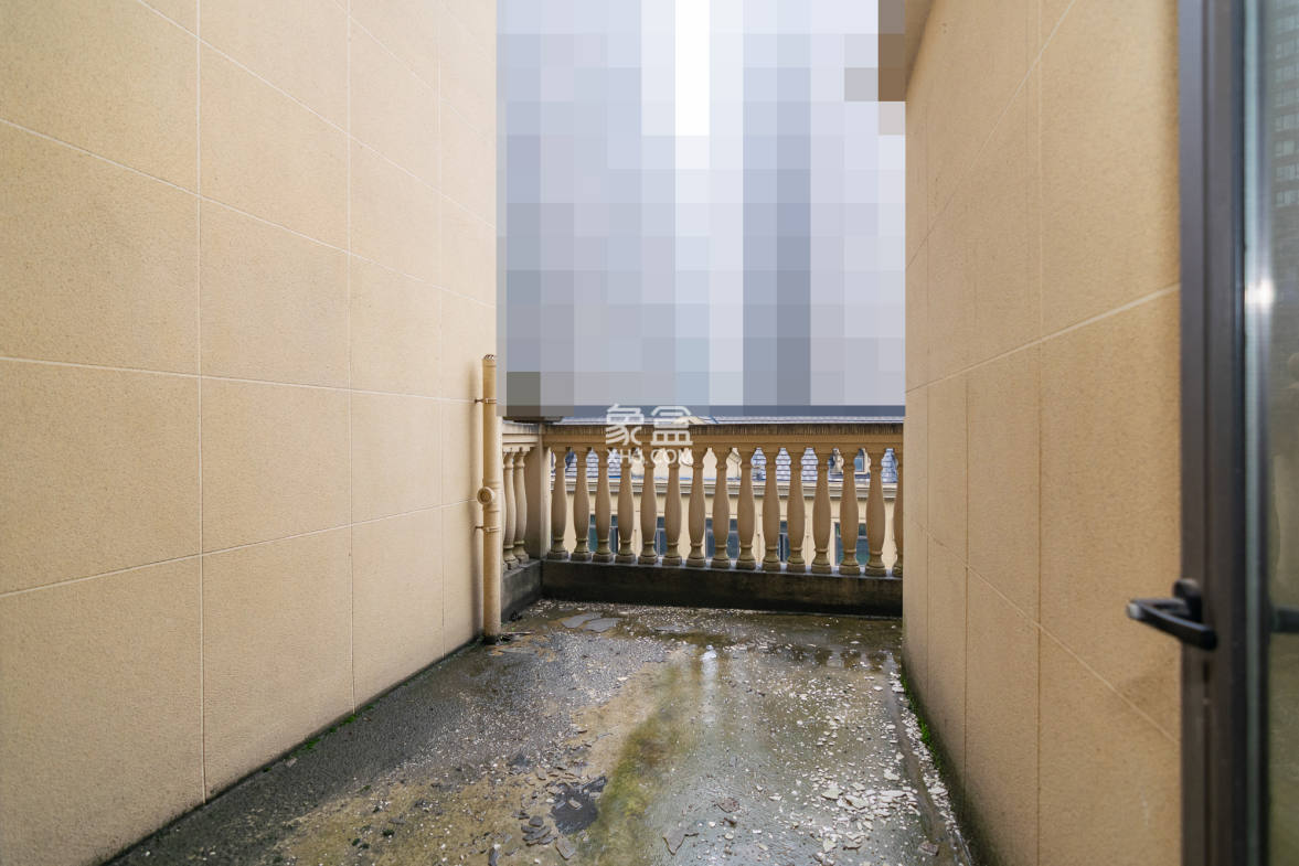 润和紫郡一期 5室2厅2卫 210.0万 润和紫郡一期 5室2厅2卫 210.0万阳台