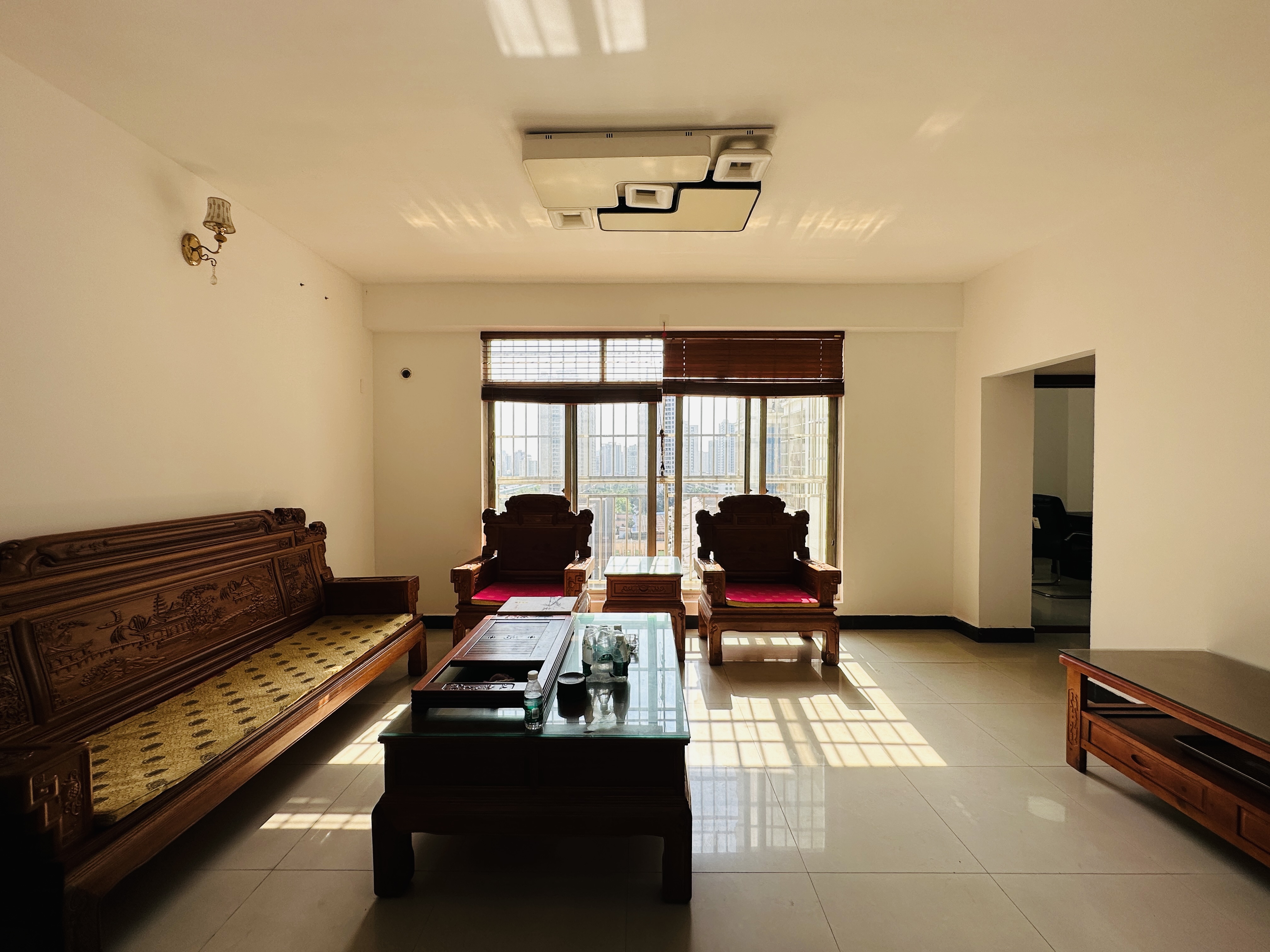 金华苑 4室2厅2卫 129.0万 金华苑 4室2厅2卫 129.0万客厅