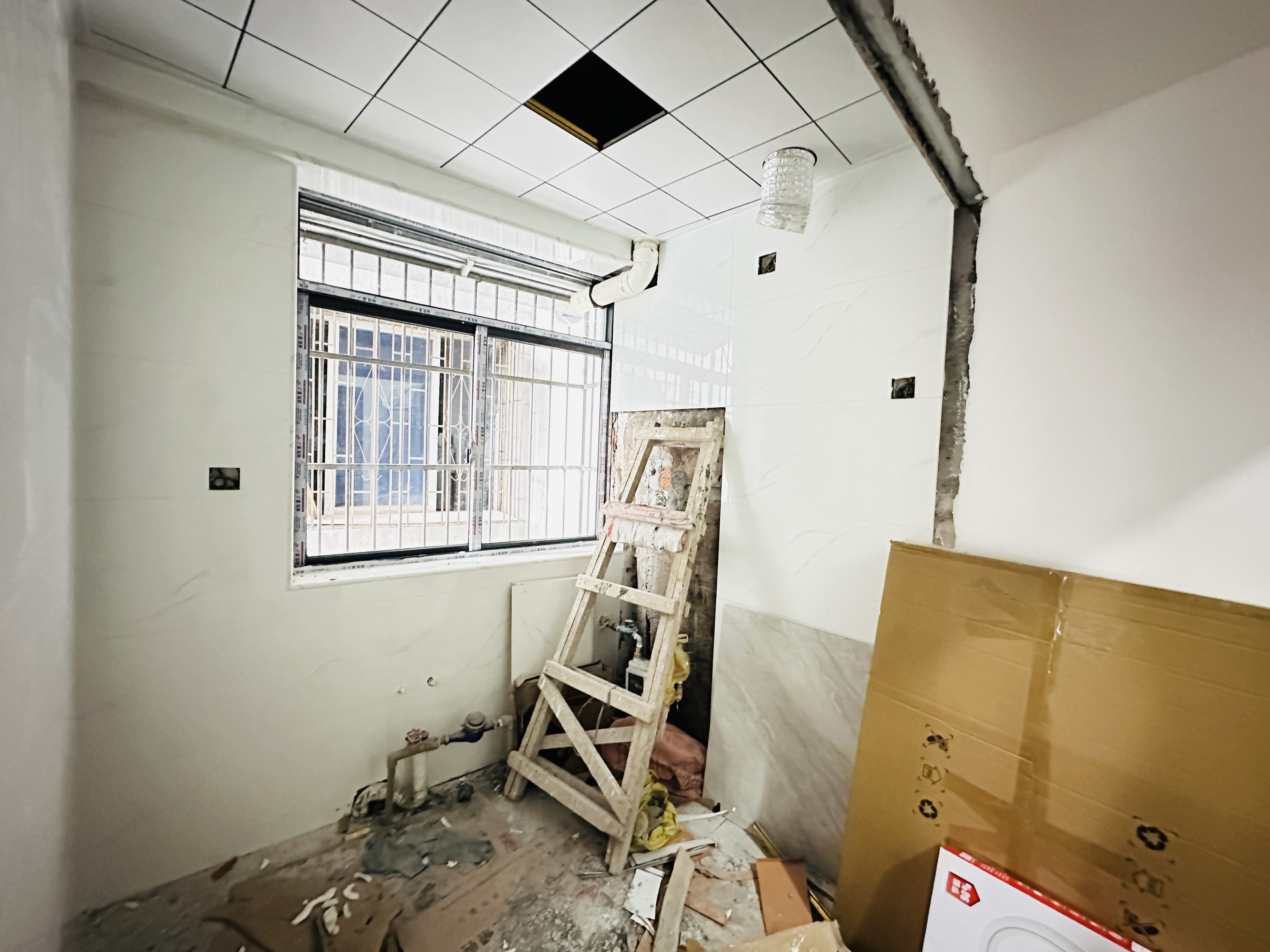 虹冠大厦  1室2厅1卫    52.8万卧室