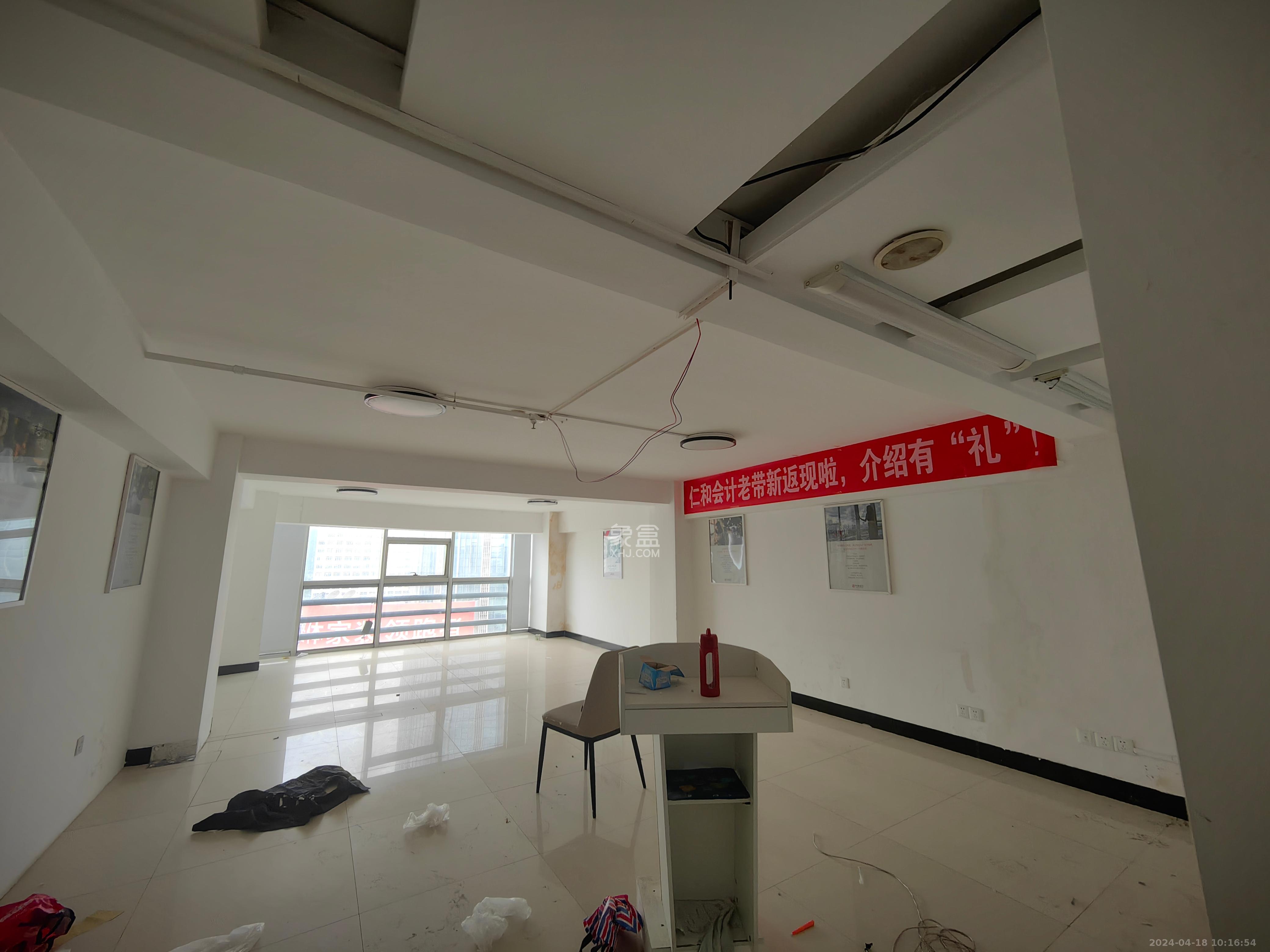 城市快线（新建大厦）  6室2厅2卫   22500.00元/月室内图