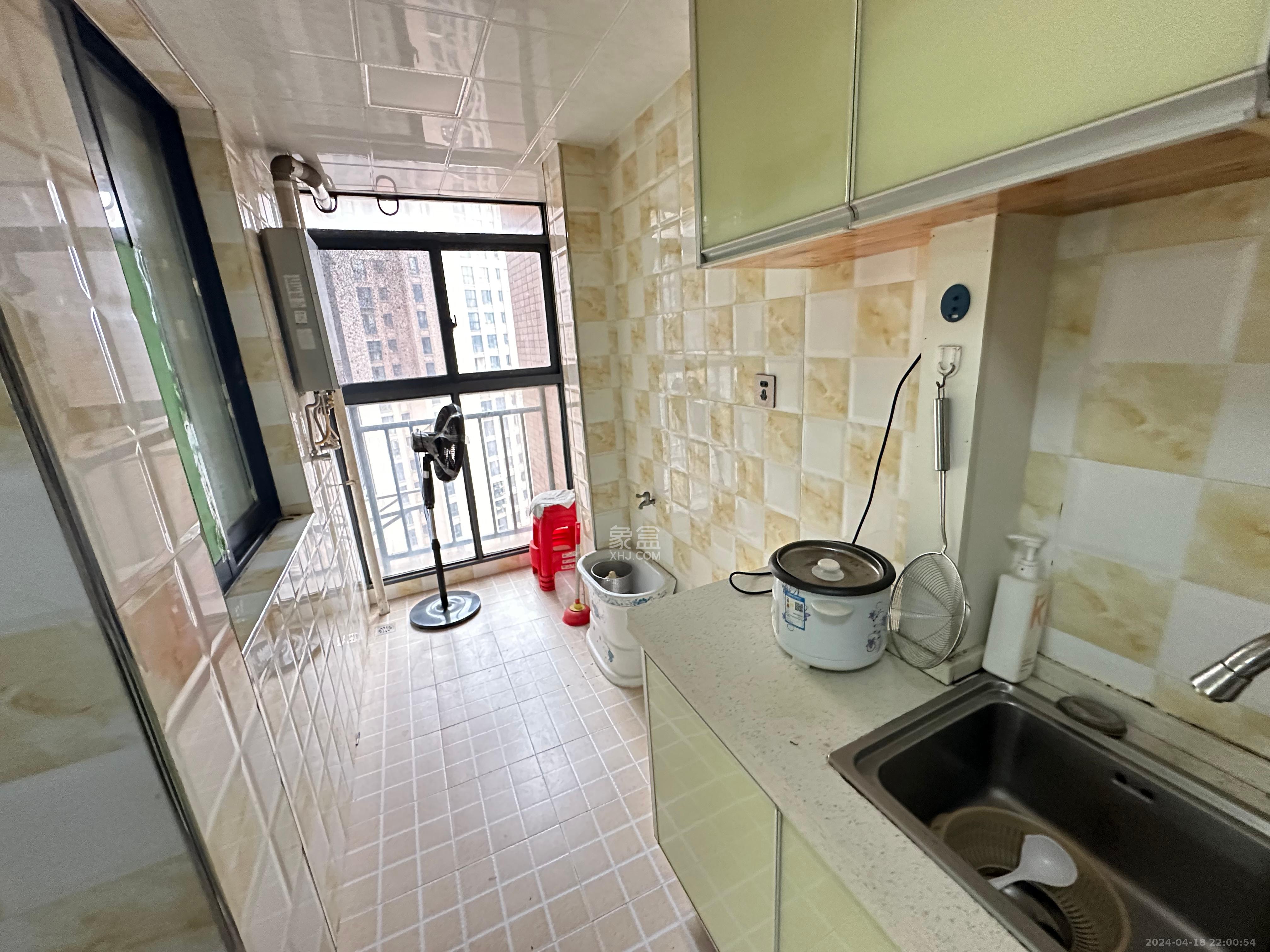 三一街区  2室1厅1卫    1800.0元/月室内图