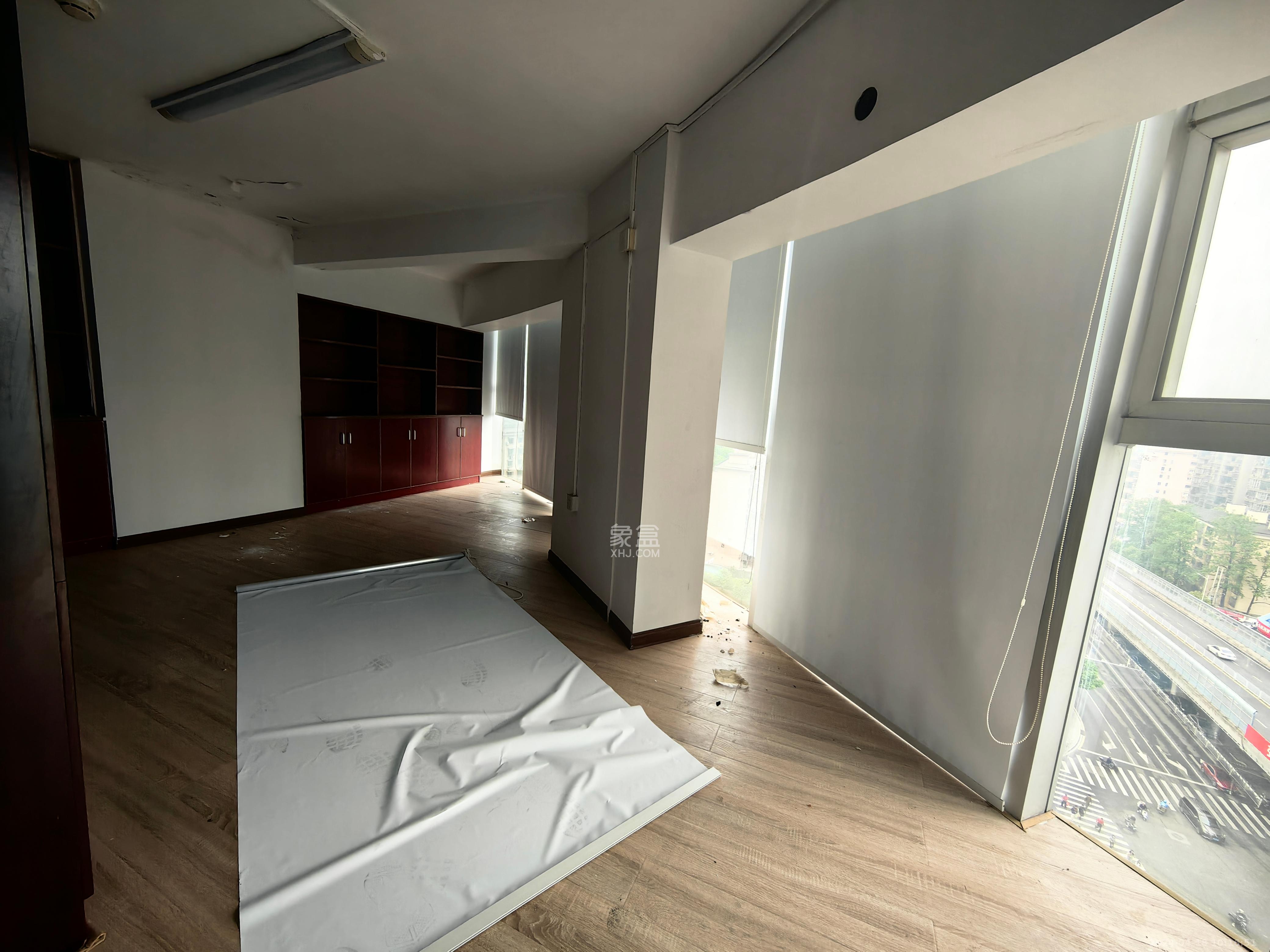 城市快线（新建大厦）  6室2厅2卫   22500.00元/月室内图