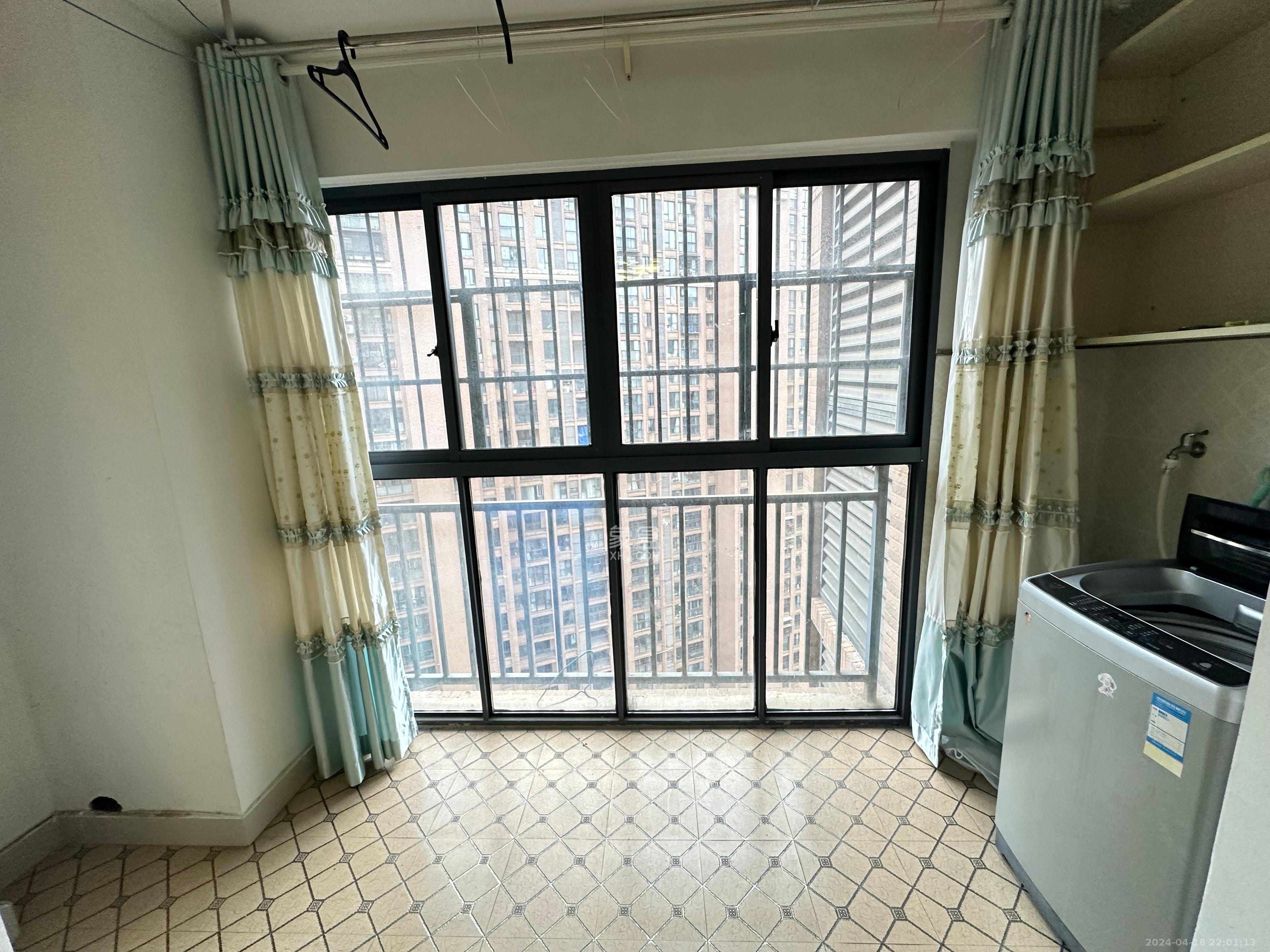 三一街区  2室1厅1卫    1800.0元/月室内图