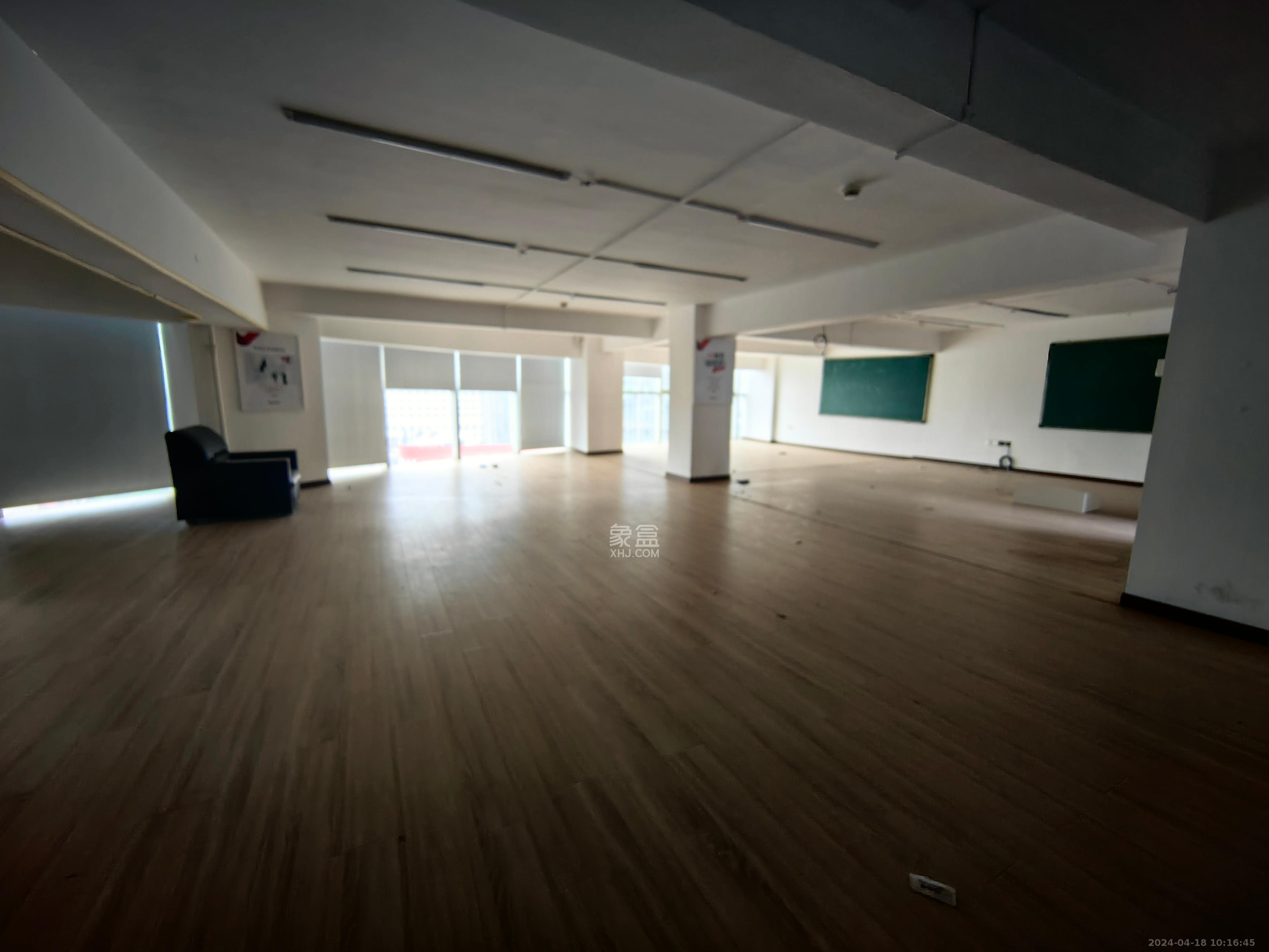 城市快线（新建大厦）  6室2厅2卫   22500.00元/月室内图