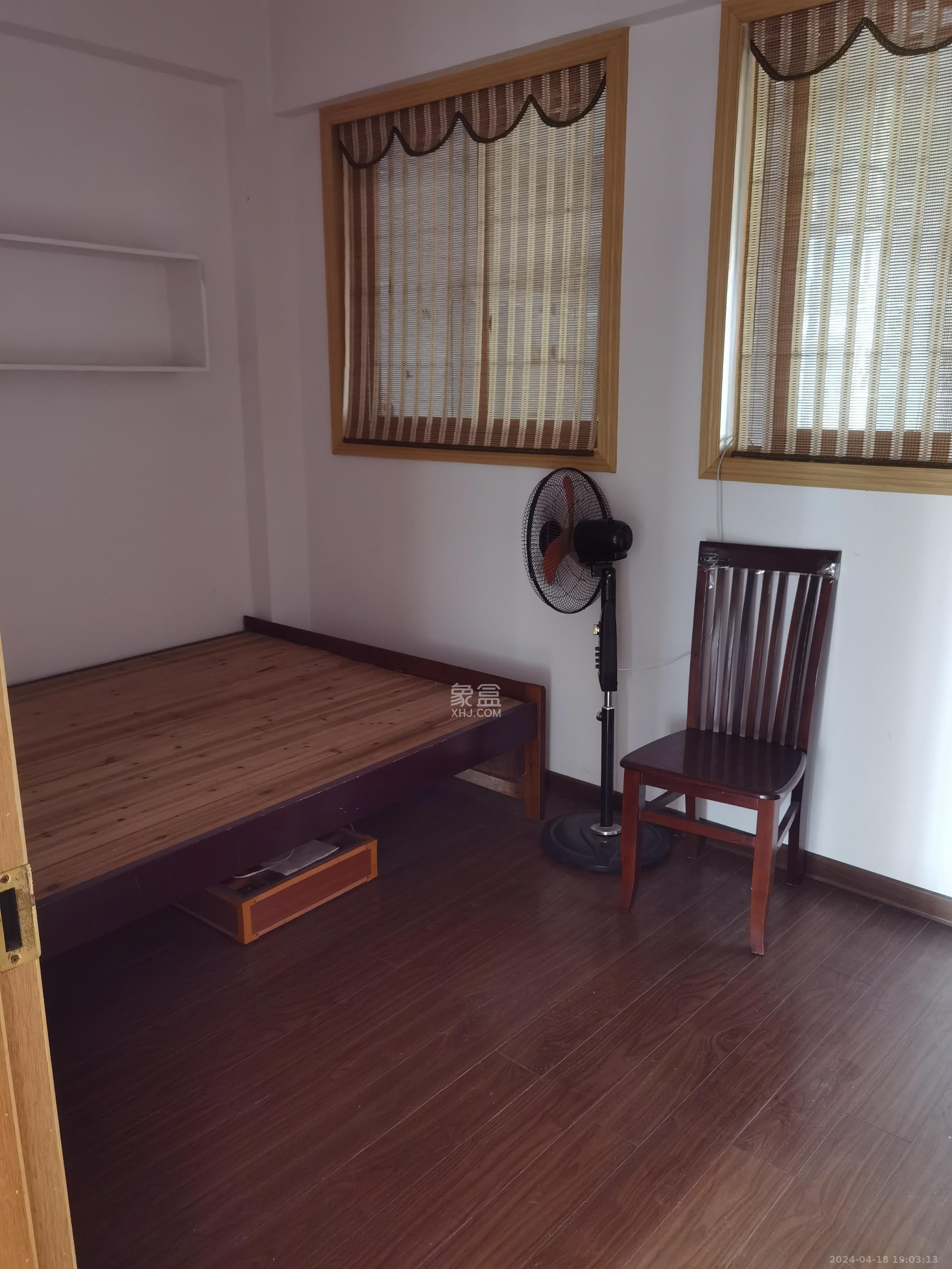 雅塘村  3室2厅1卫   1600.00元/月室内图