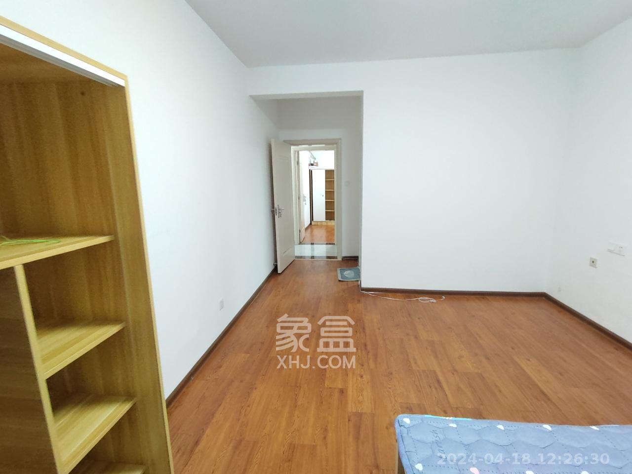 天和家园  3室2厅2卫   2500.00元/月室内图