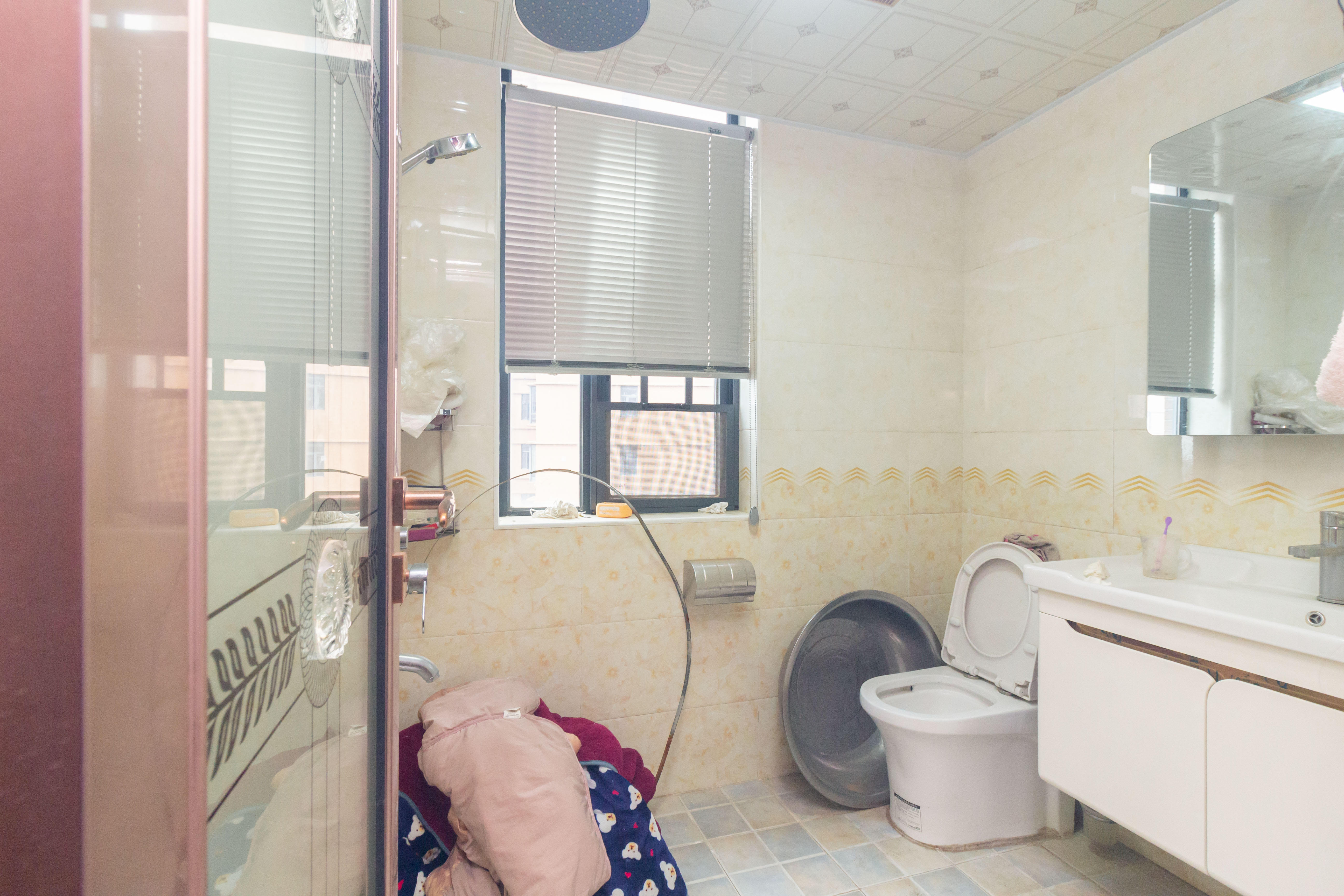 紫华郡 4室2厅1卫 98.0万 紫华郡 4室2厅1卫 98.0万卫生间