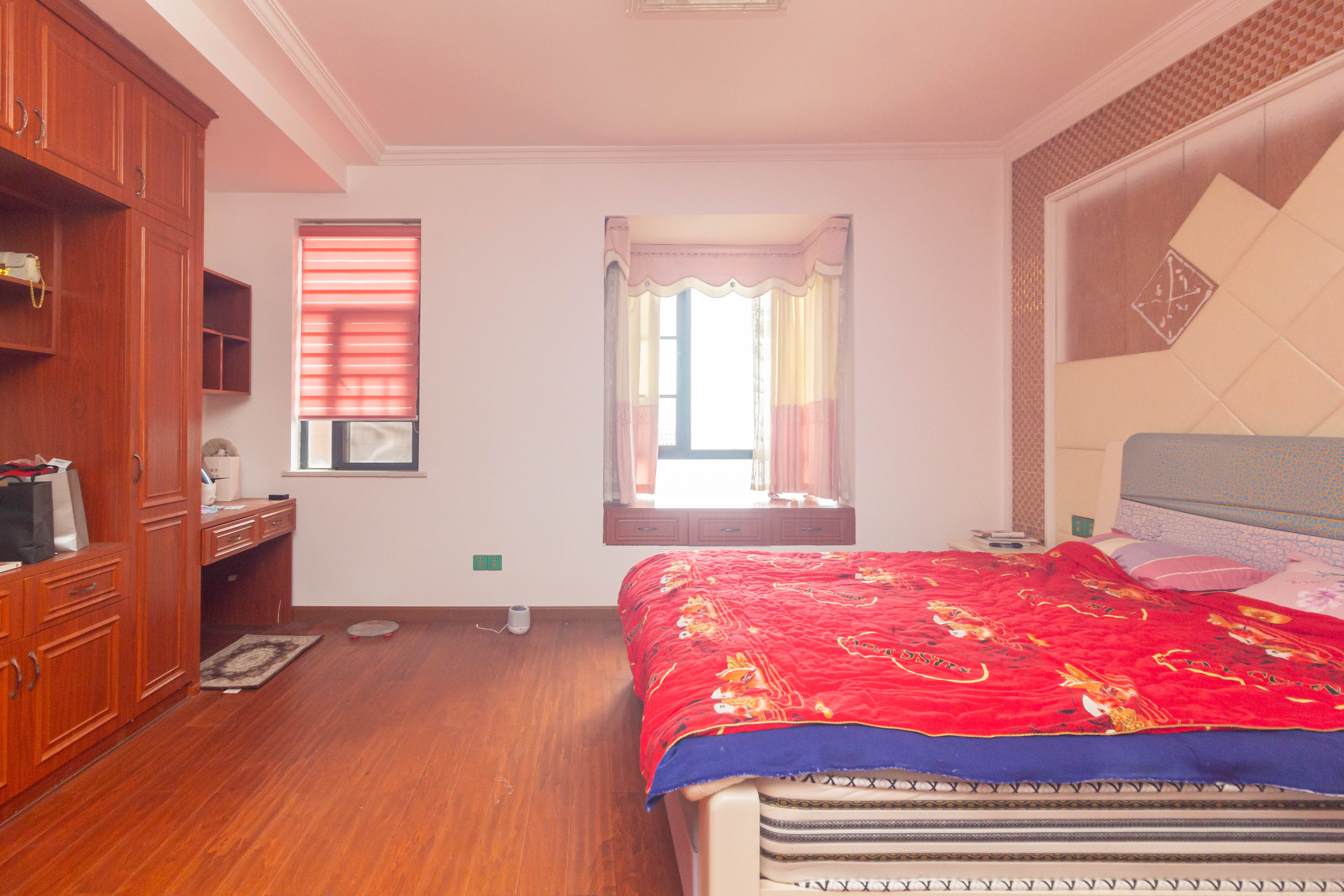 紫华郡 4室2厅1卫 98.0万 紫华郡 4室2厅1卫 98.0万卧室