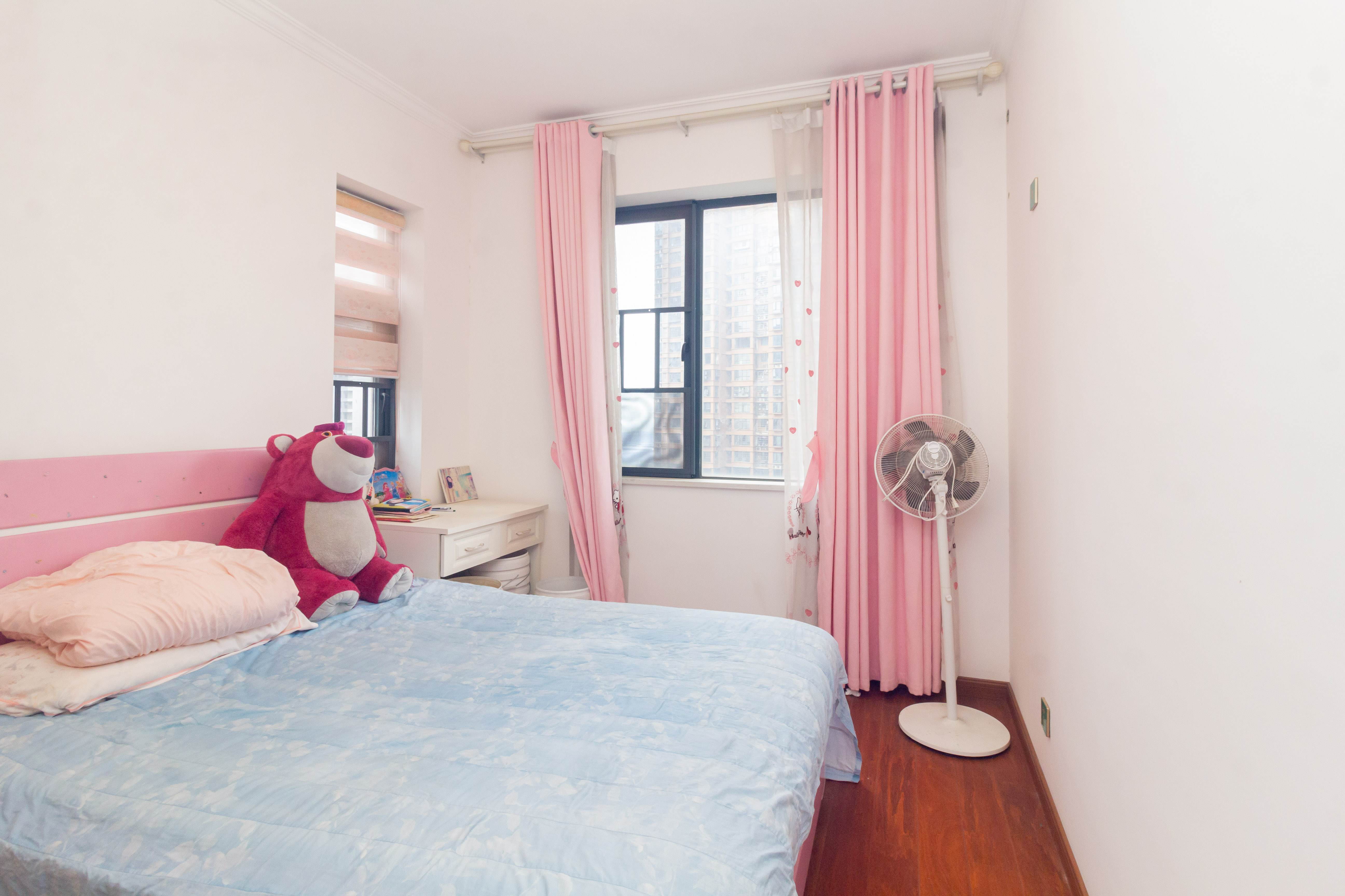 紫华郡 4室2厅1卫 98.0万 紫华郡 4室2厅1卫 98.0万卧室