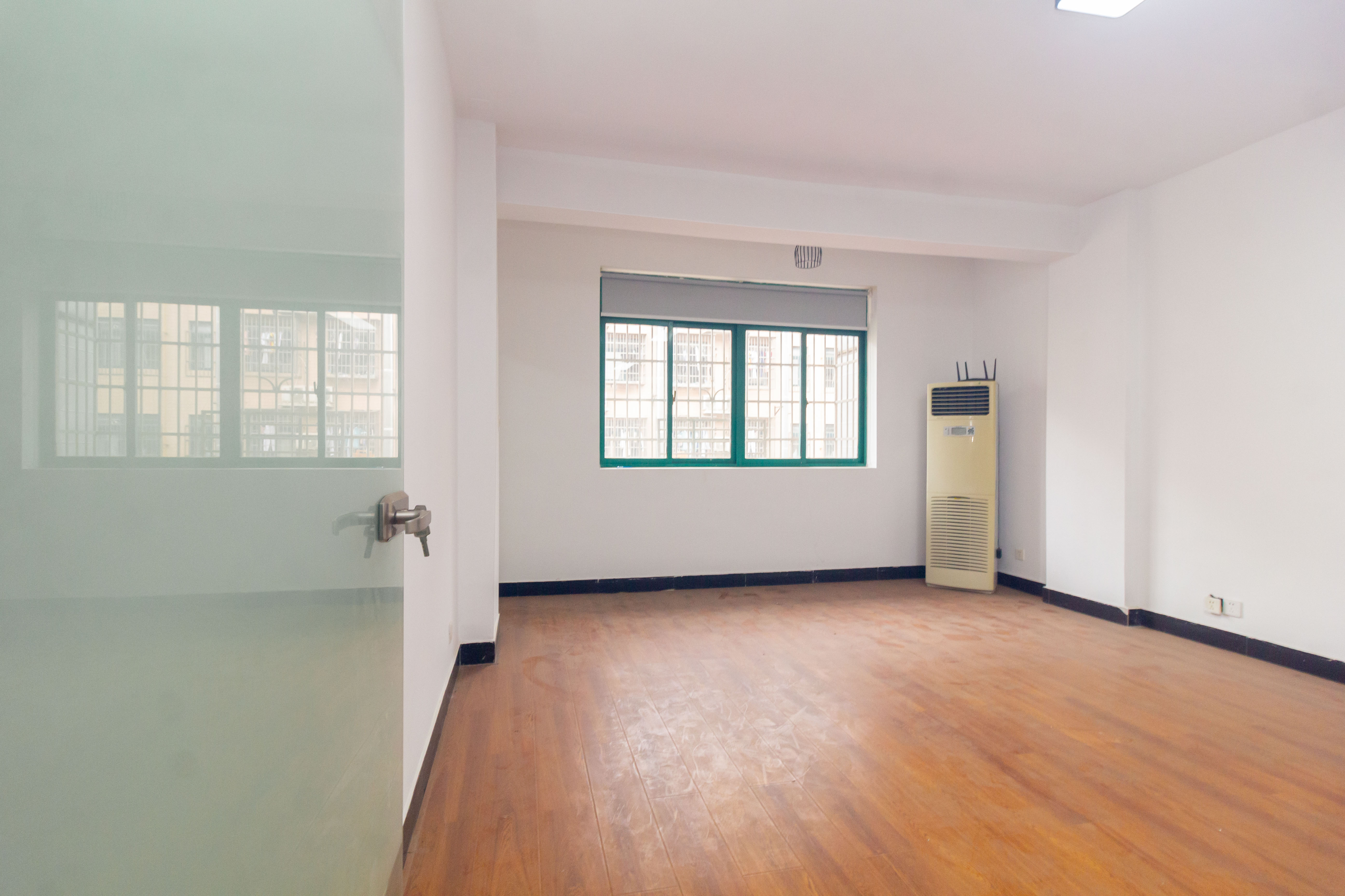 星沙国际物流园/泉星社区 3室2厅2卫 35.0万 星沙国际物流园/泉星社区 3室2厅2卫 35.0万卧室