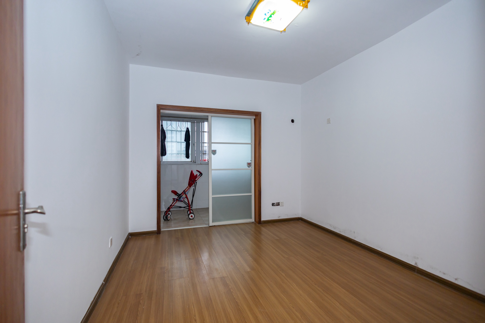 开源鑫阁 4室2厅2卫 68.0万 开源鑫阁 4室2厅2卫 68.0万卧室