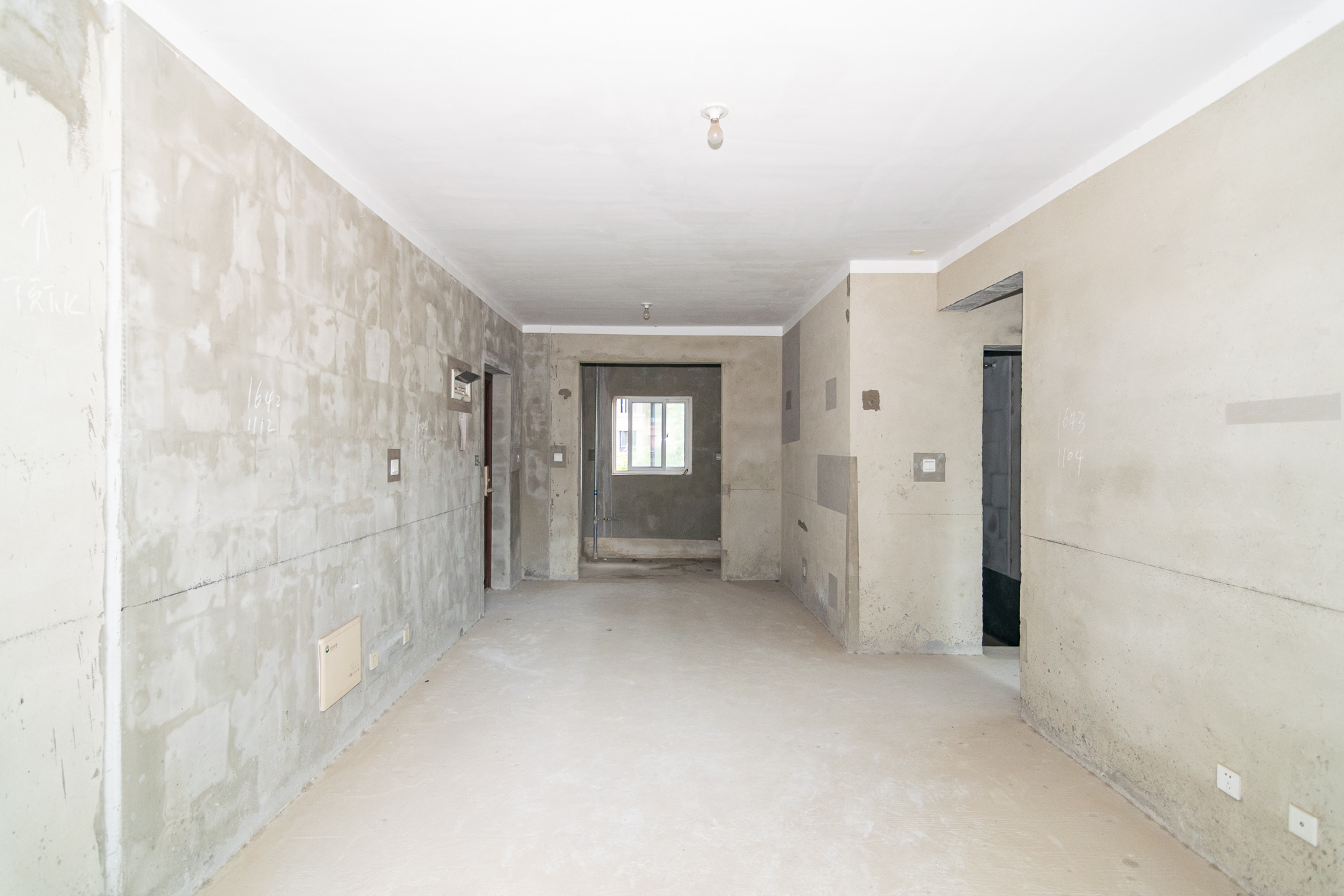 新城国际花都  3室2厅2卫    85.0万客厅