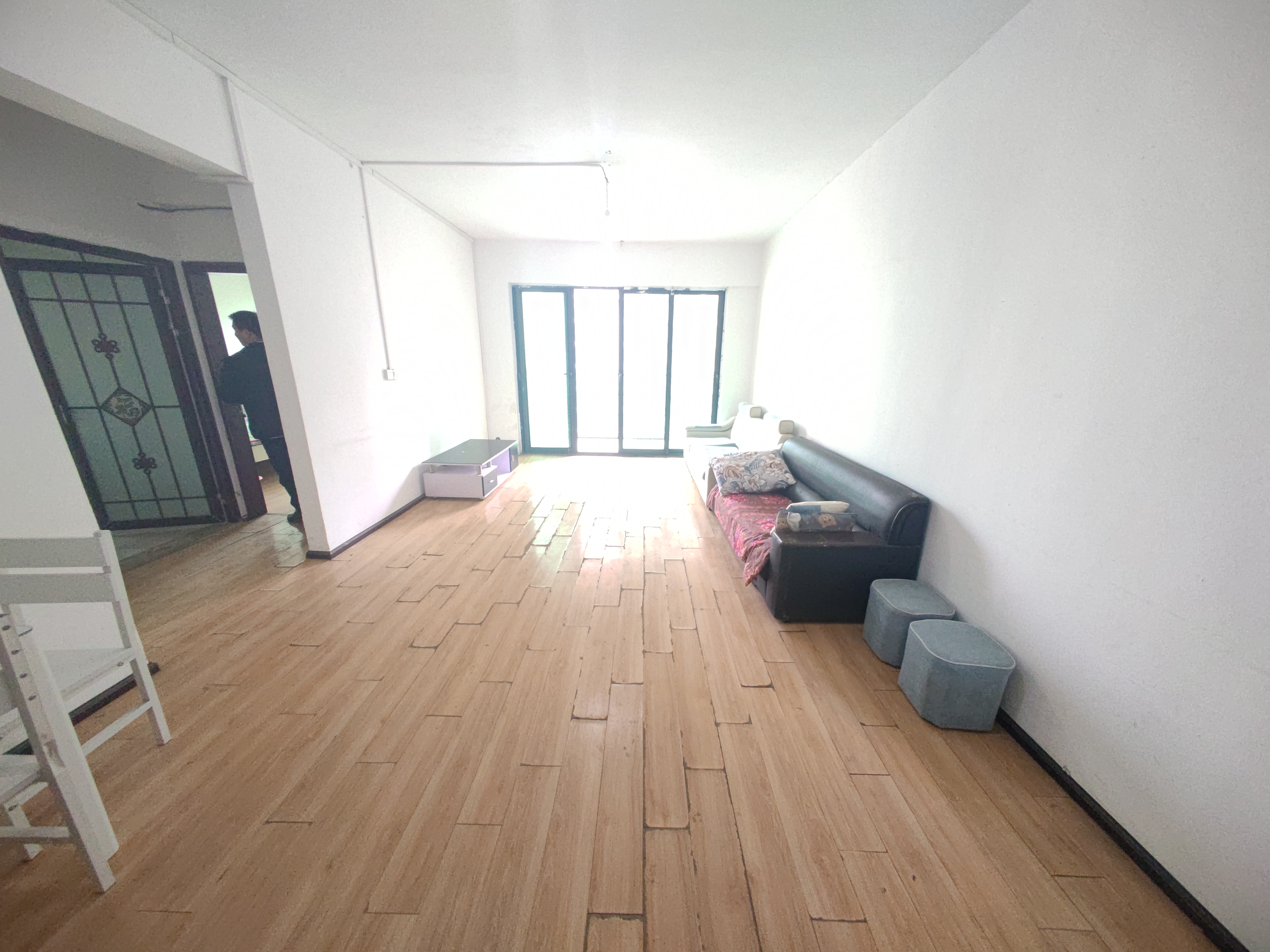 中天会展城B区  2室2厅1卫   2000.00元/月室内图1