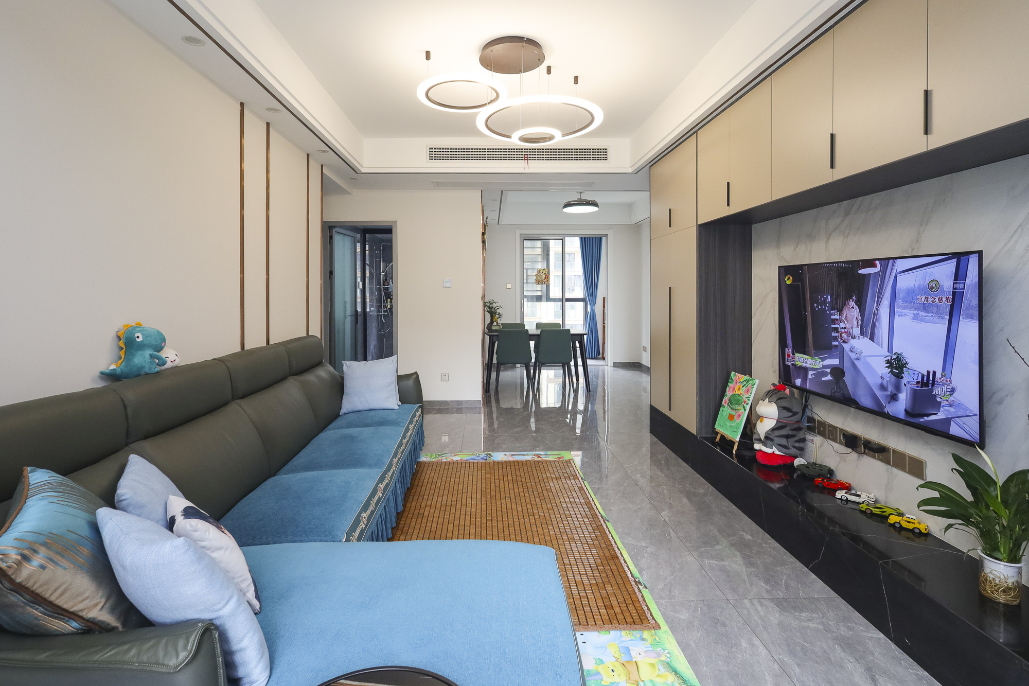 鸿邦国际城  3室2厅2卫    125.0万客厅