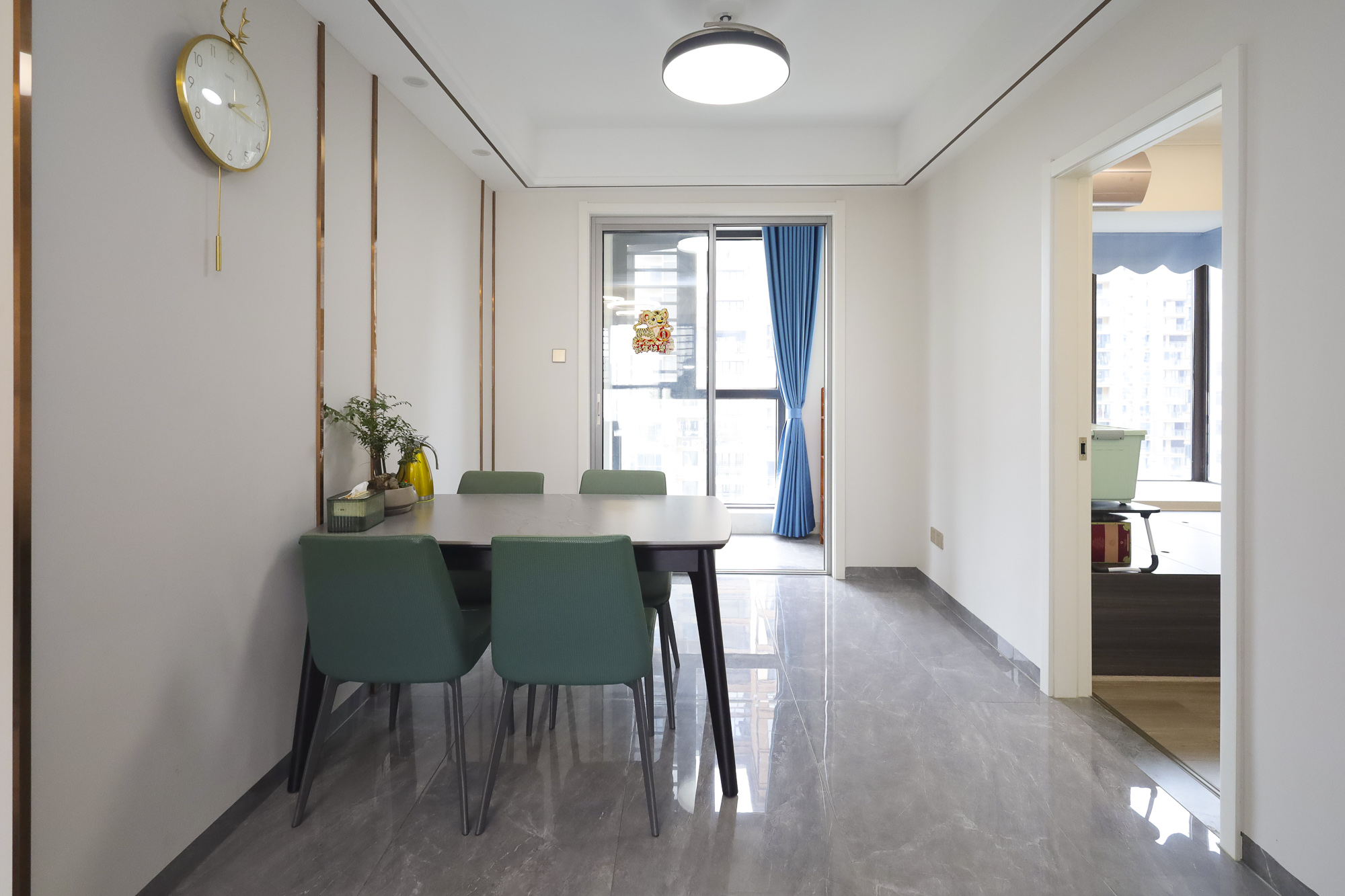 鸿邦国际城  3室2厅2卫    125.0万客厅