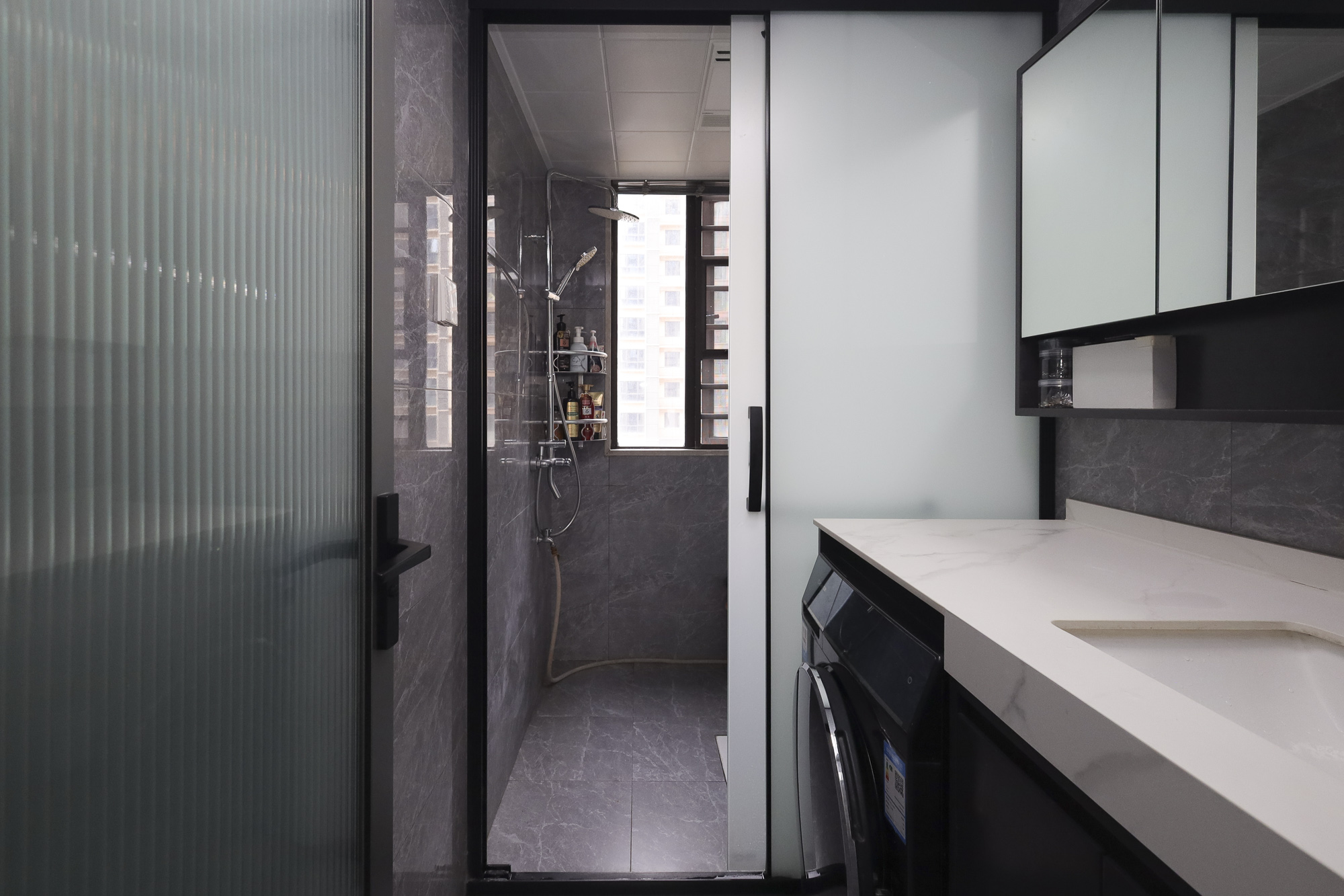 鸿邦国际城  3室2厅2卫    125.0万卫生间