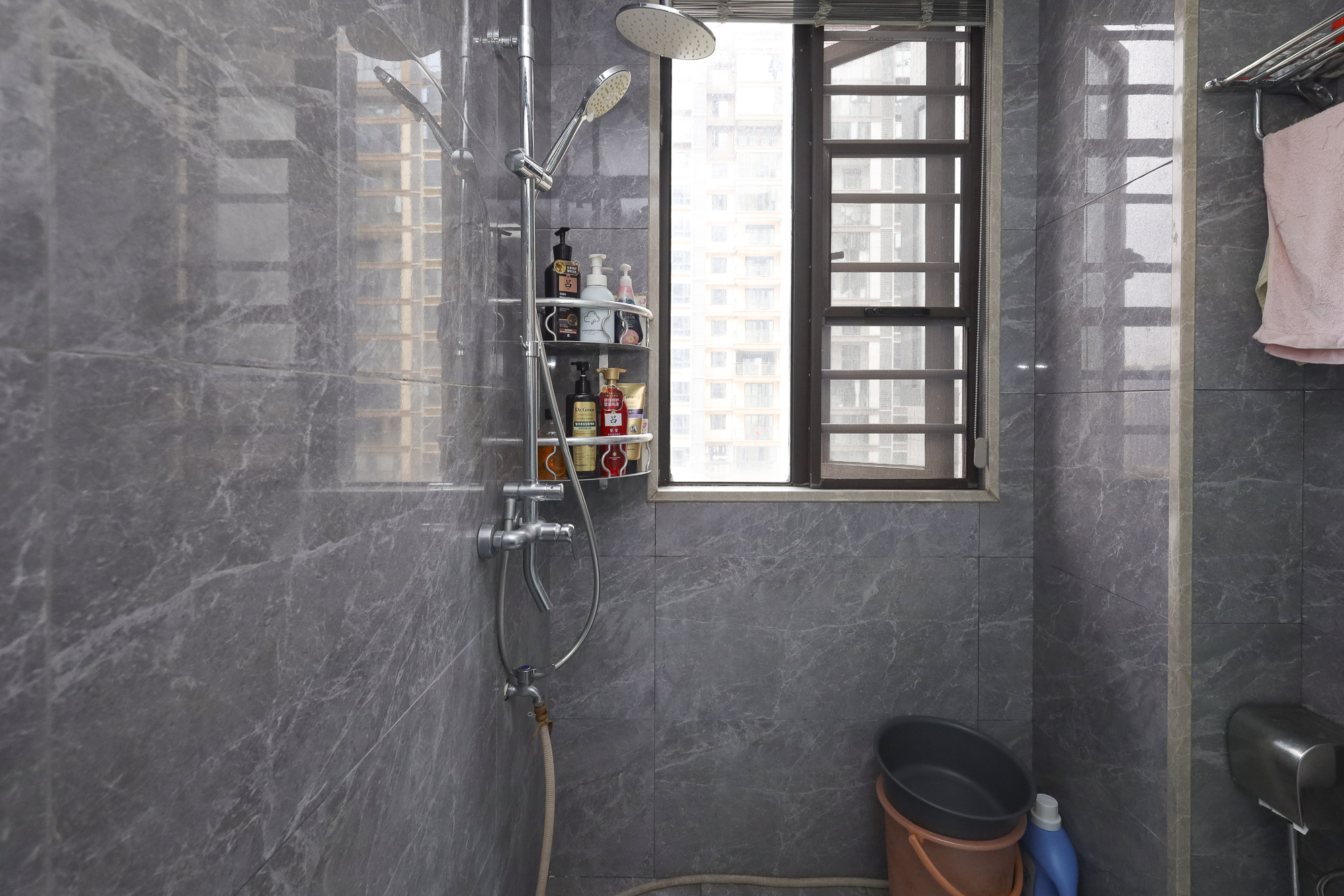 鸿邦国际城  3室2厅2卫    125.0万卫生间