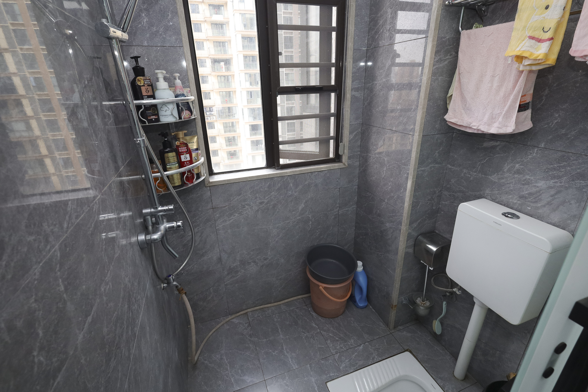 鸿邦国际城  3室2厅2卫    125.0万卫生间