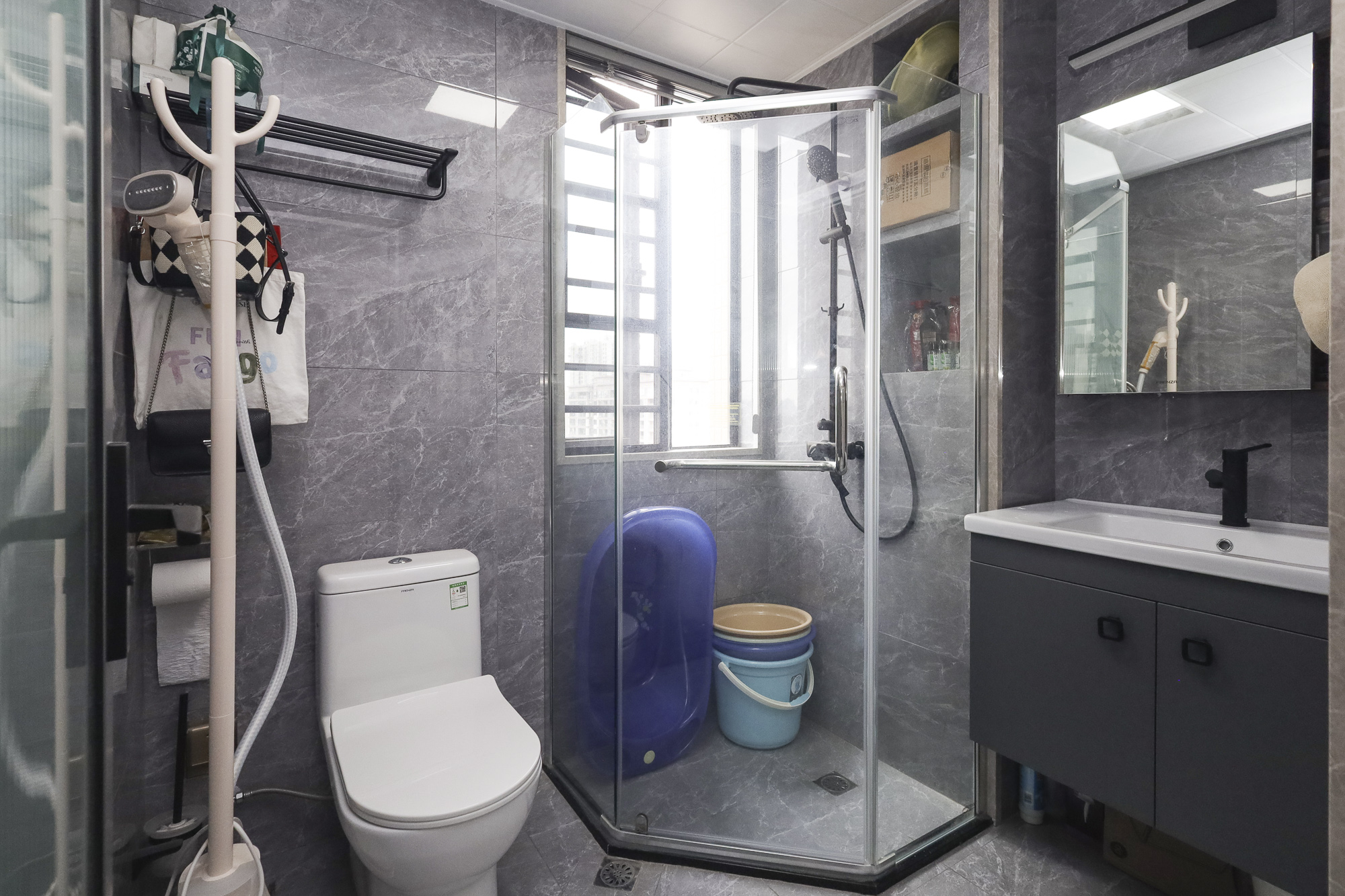 鸿邦国际城  3室2厅2卫    125.0万卫生间